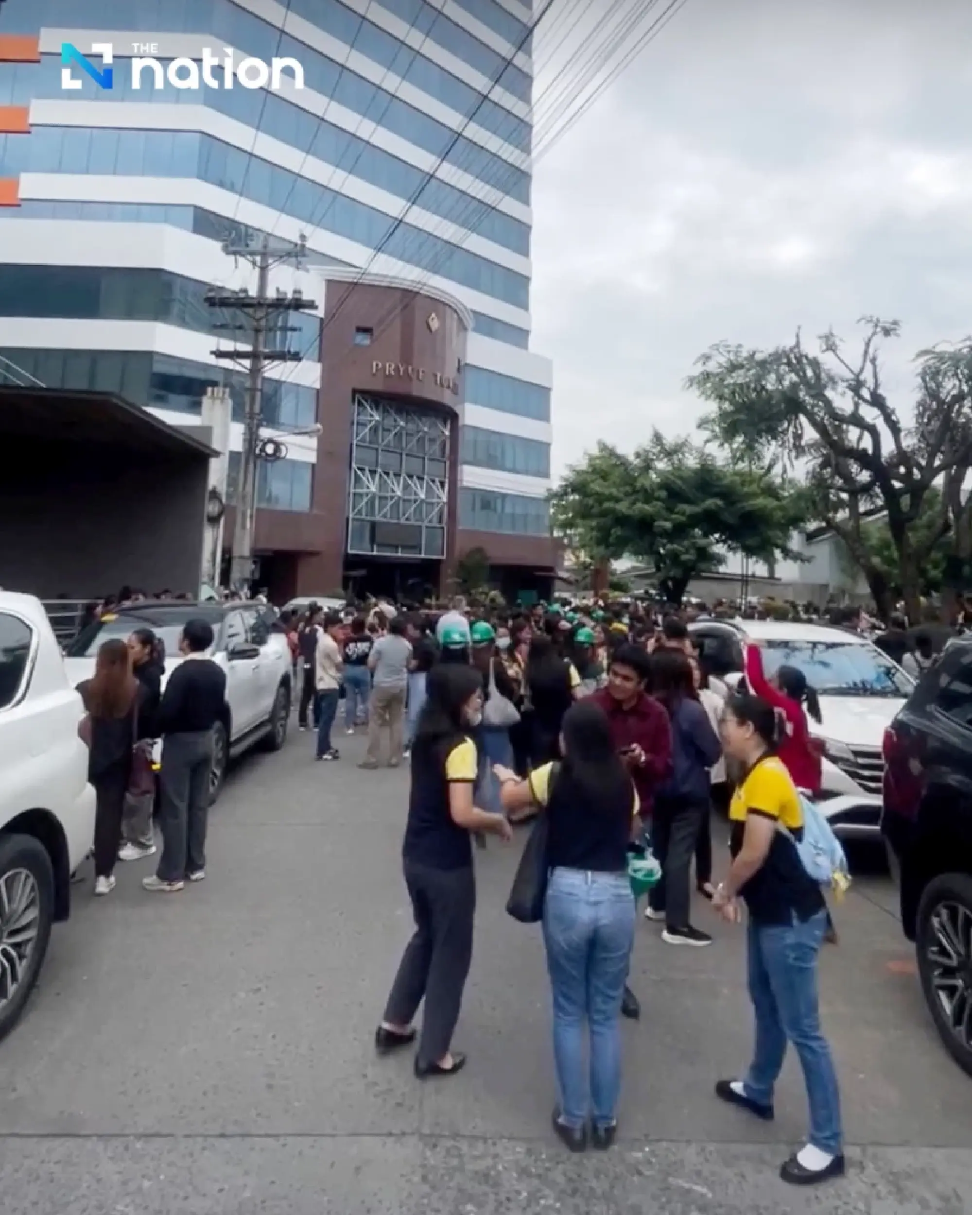 Strong 7.6 quake jolts Mindanao, tsunami threat issued