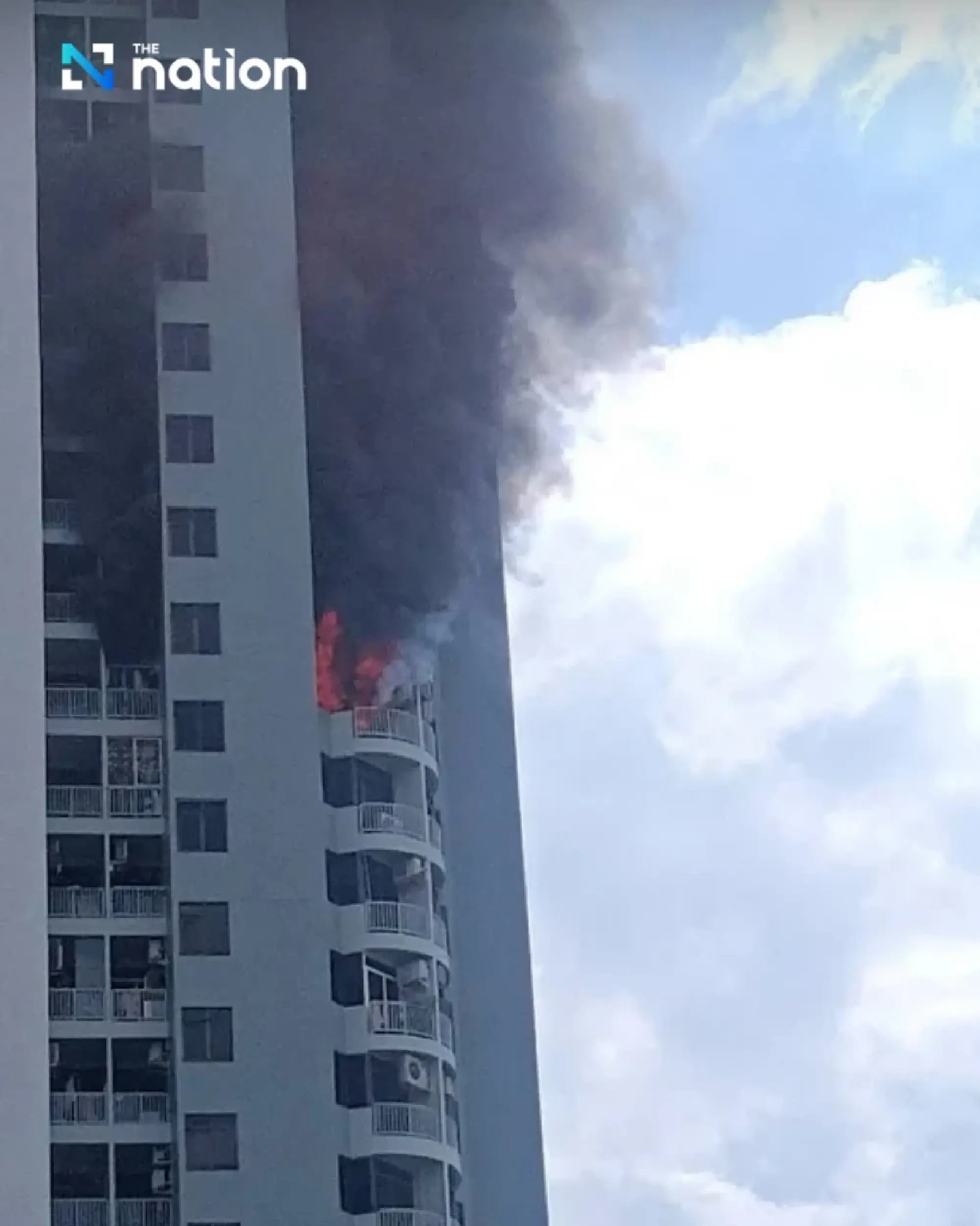 Fire Breaks Out at 38-Storey Condo Opposite Famous Mall in Pin Klao