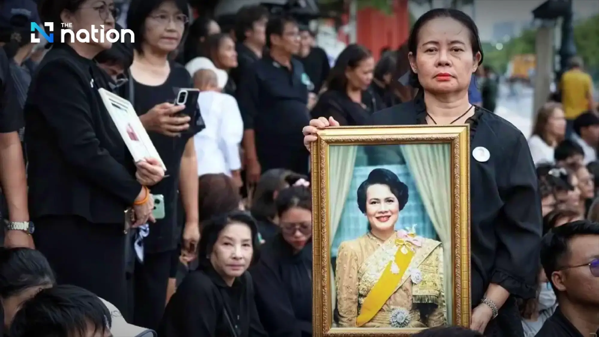 Steps for paying respects to Her Majesty Queen Sirikit The Queen Mother