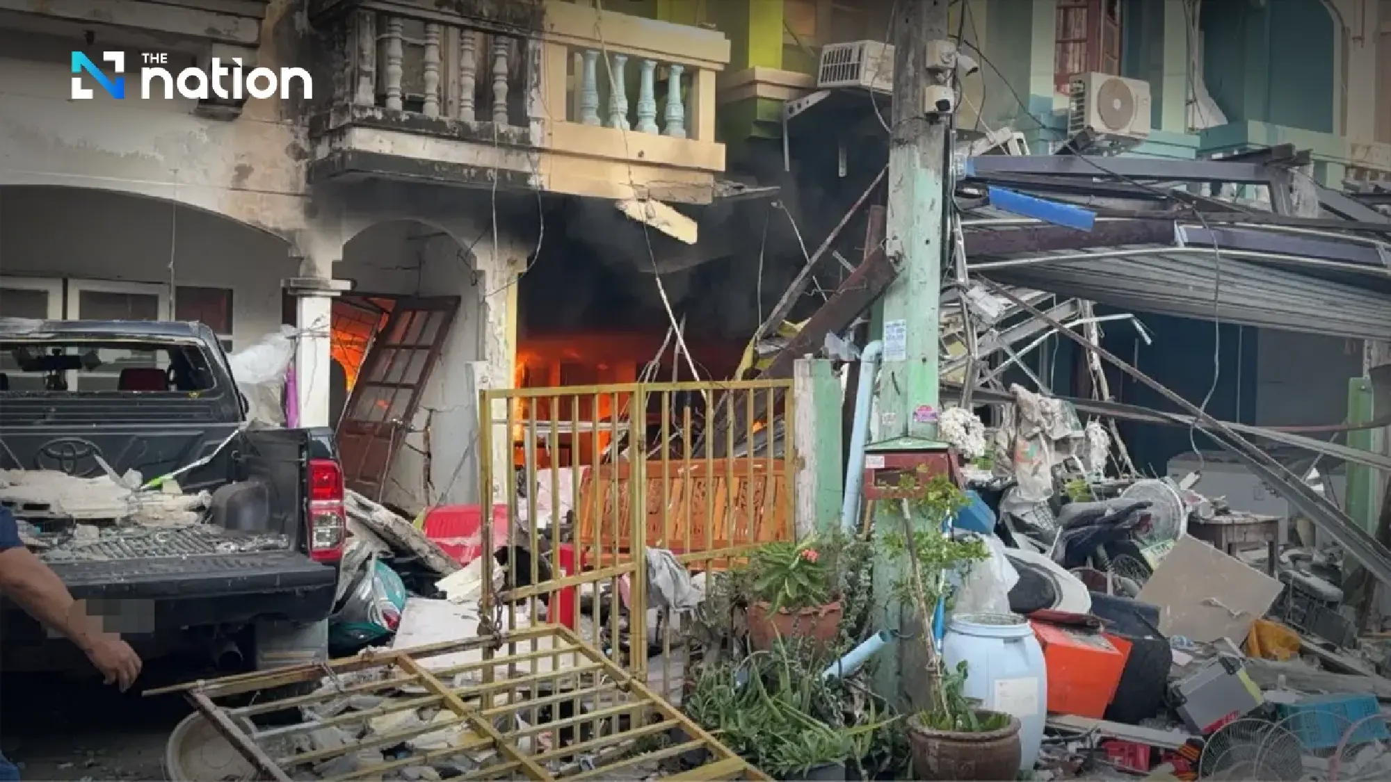 Gas explosion in Pathum Thani kills one, injures seven, damages several homes