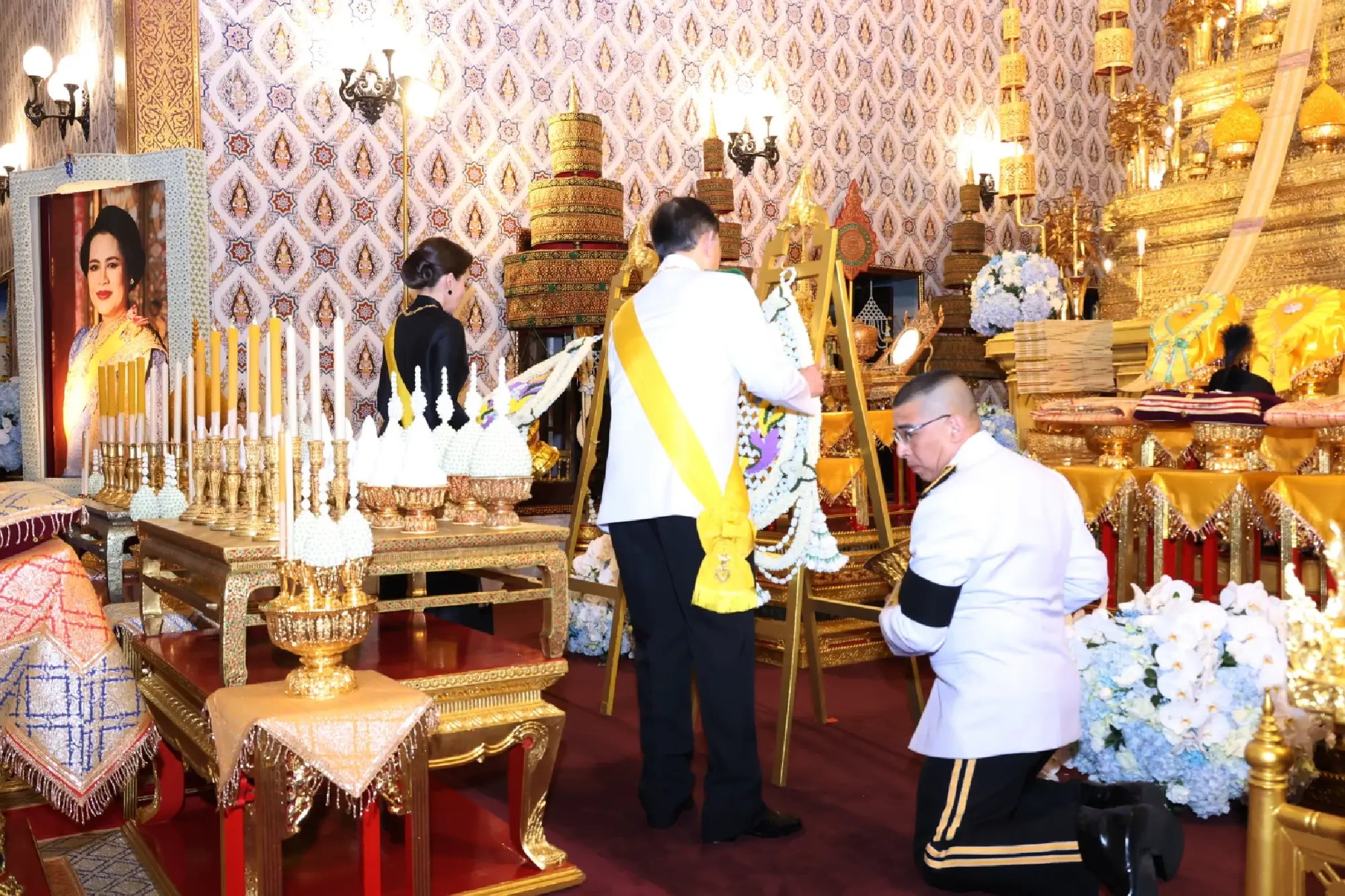 Their Majesties perform royal bathing rites for Queen Sirikit, the Queen Mother