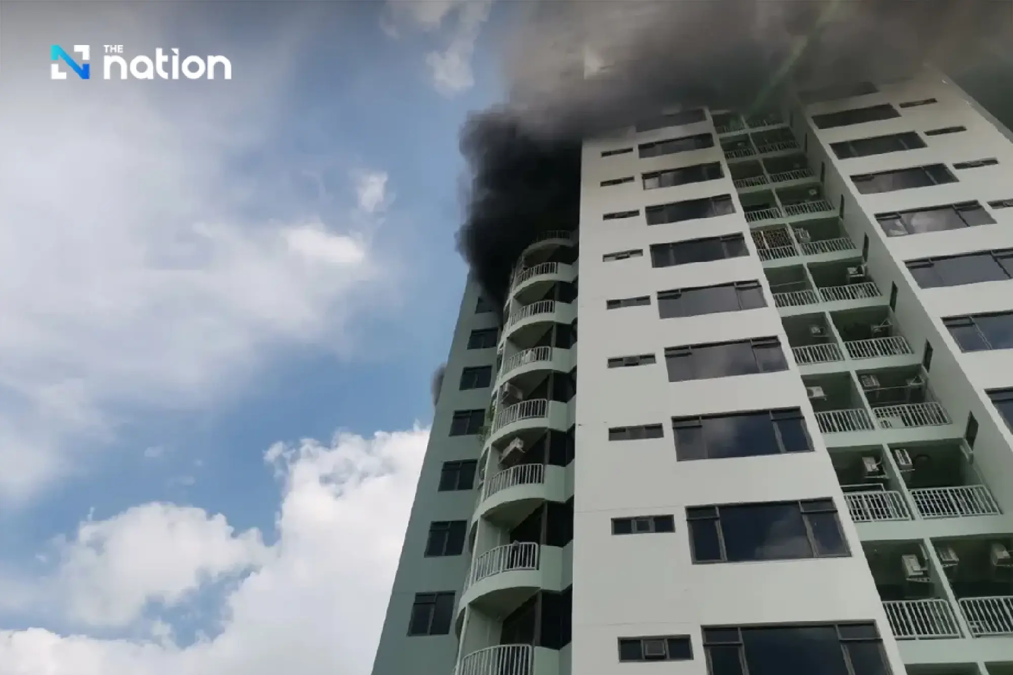 Fire Breaks Out at 38-Storey Condo Opposite Famous Mall in Pin Klao