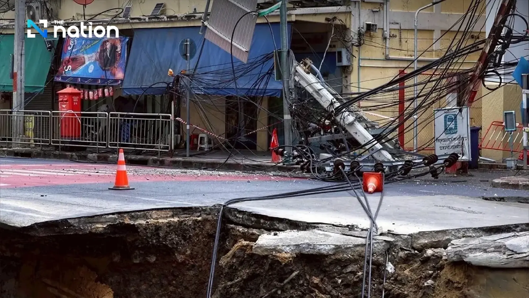 Chadchart says new crack at Samsen sinkhole site under close watch