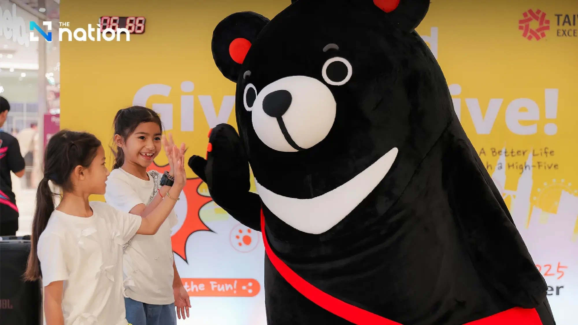 FuBear Visits Thailand for Taiwan Excellence “Give Me Five! A Better Life” Campaign