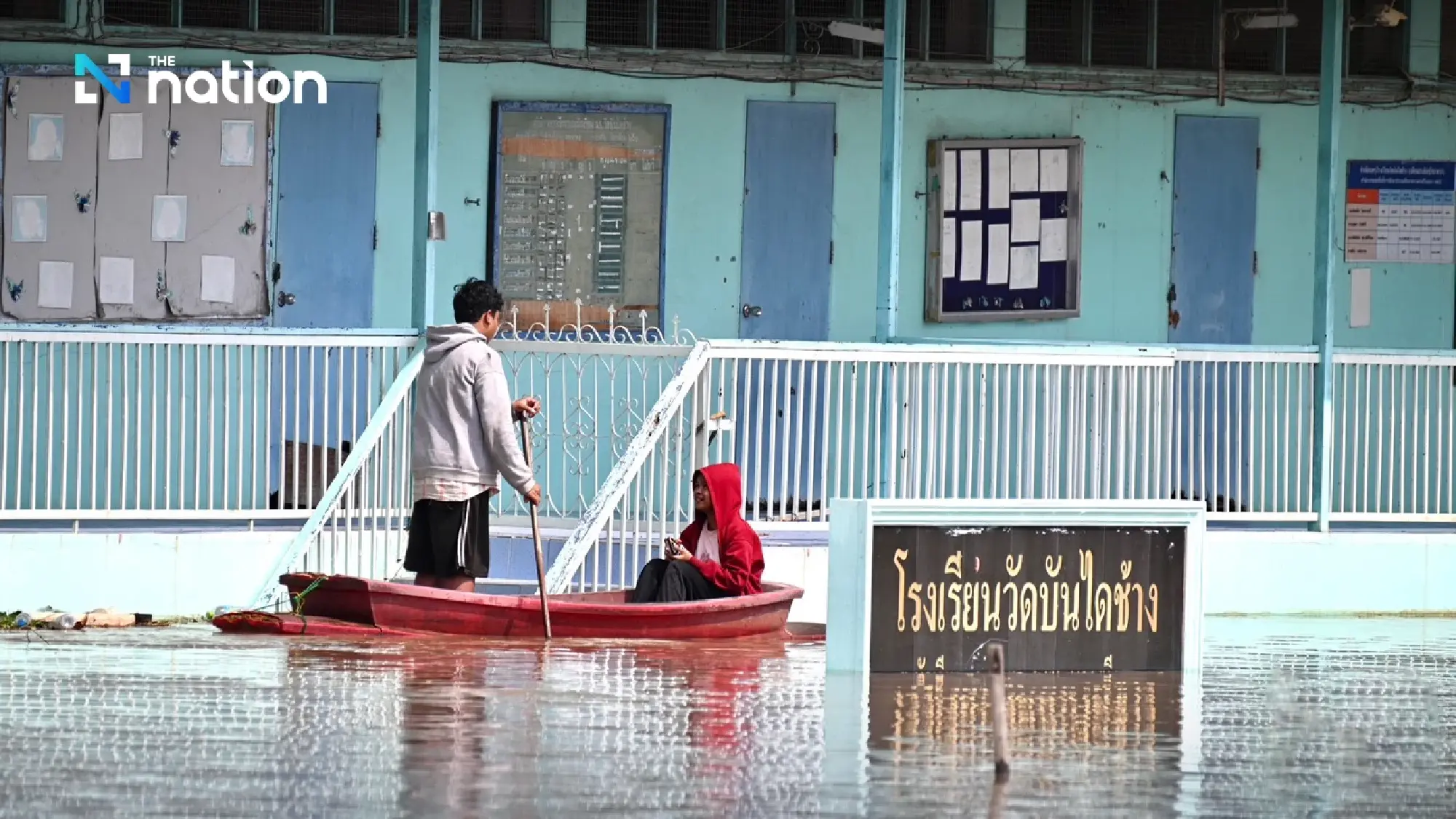 Tha Din Daeng flooded like ‘a community at sea’ as toll rises to 20