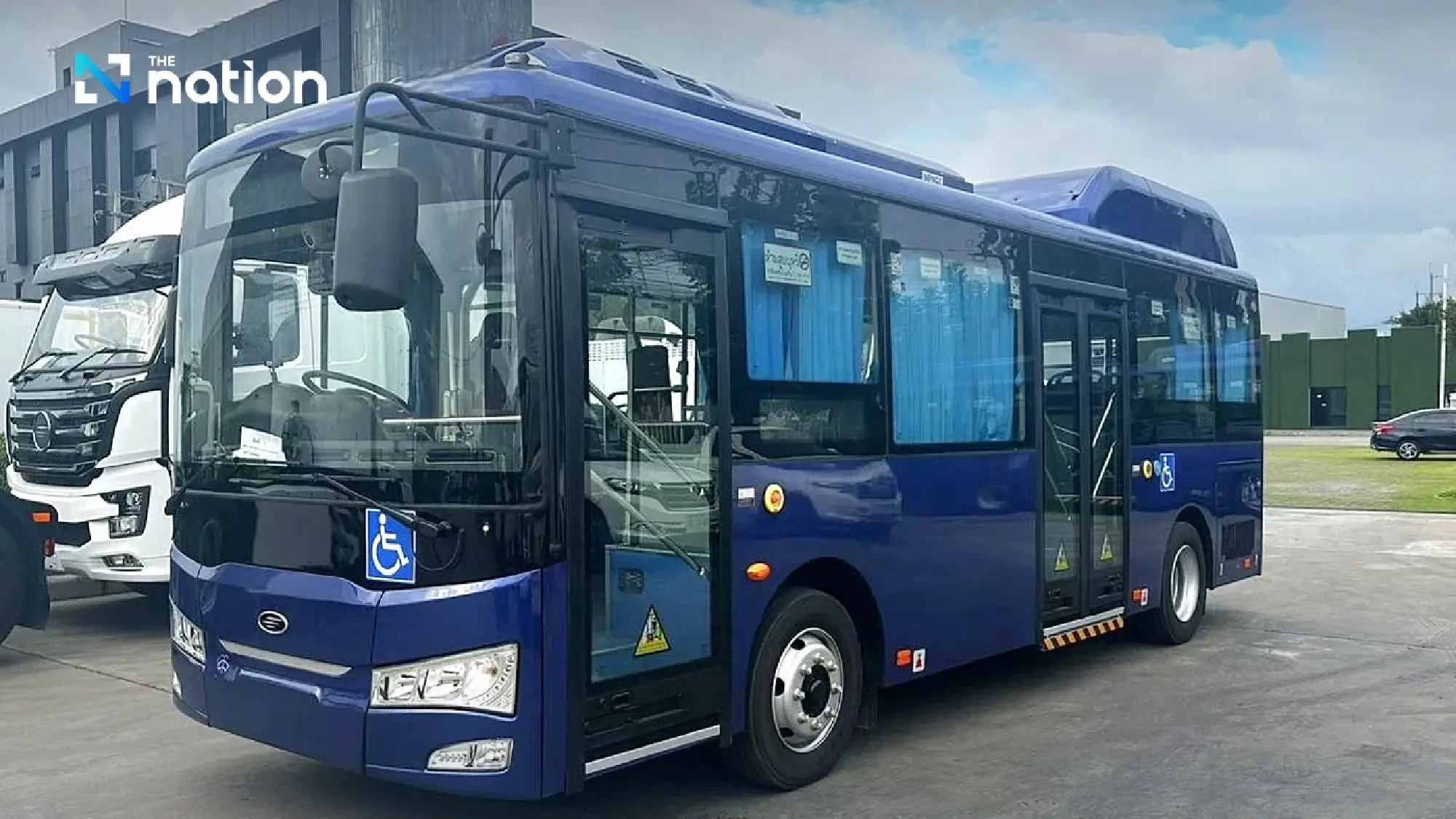 Thai Smile Bus donates 4.5-million-baht electric bus to Monthongwitaya School