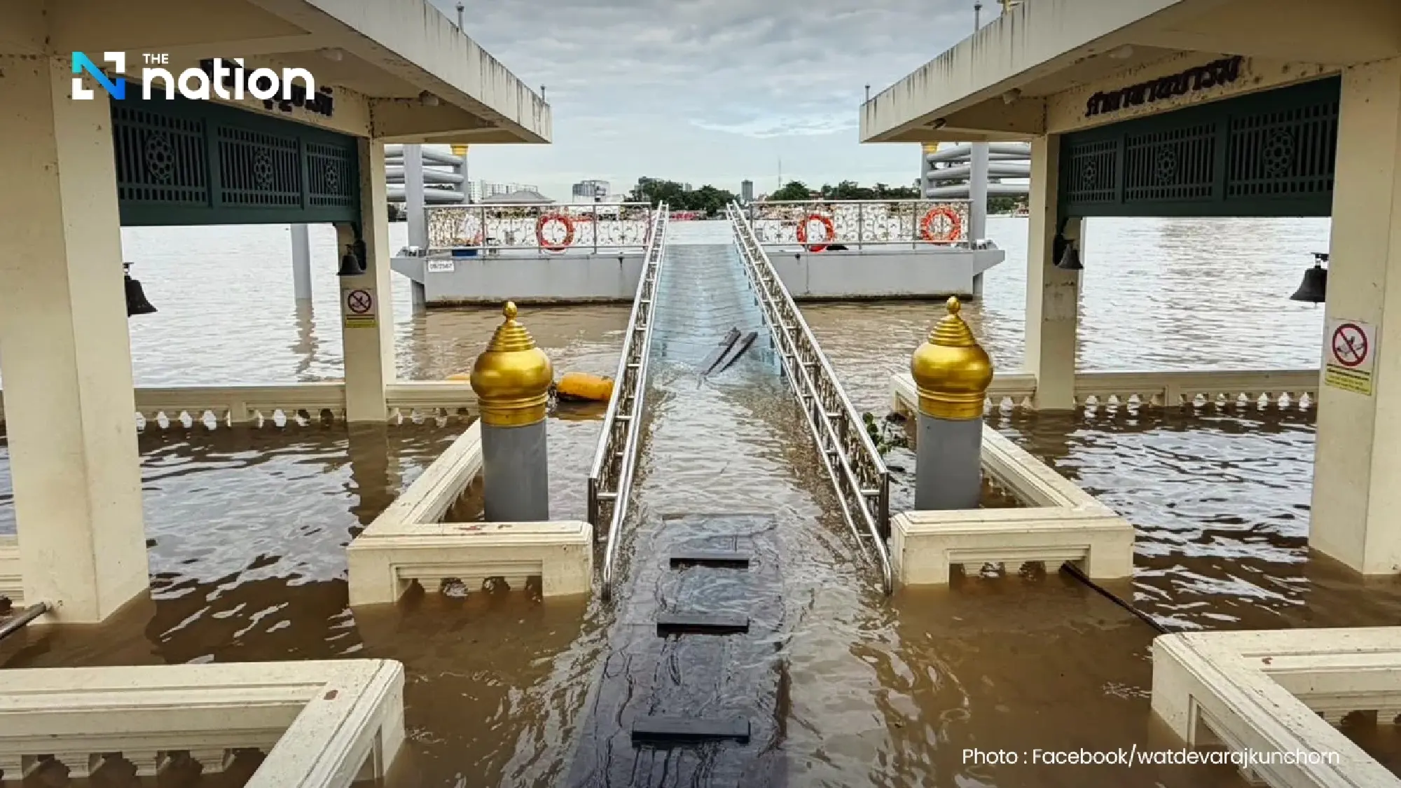 Water level at Pak Kret marking a red alert status