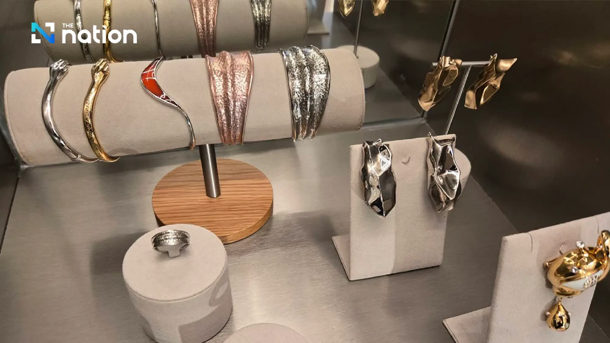 SIRIVANNAVARI Opens Flagship Store at Siam Paragon, Unveiling Ambitious Global Expansion Strategy