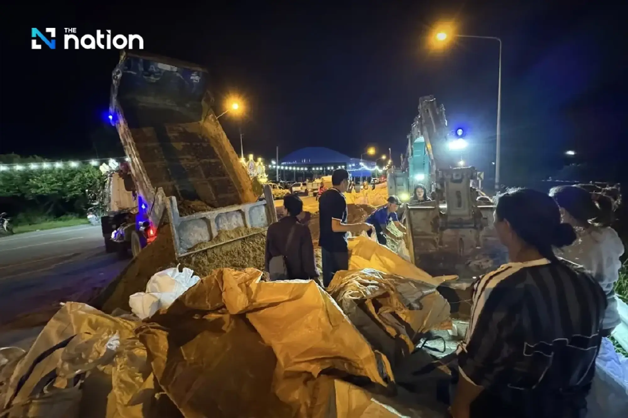 Sing Buri flood barrier collapses: Ton Pho sub-district inundated as officials battle 8-hour emergency