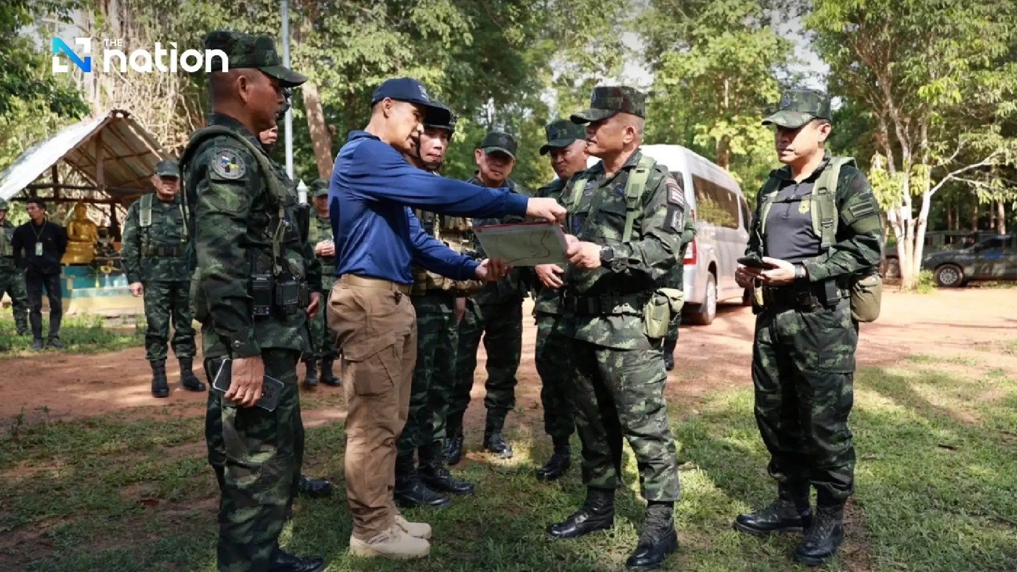 Second army region commander inspects mine-clearance operations at Ban Thai Niyom's Chong Heo area 
