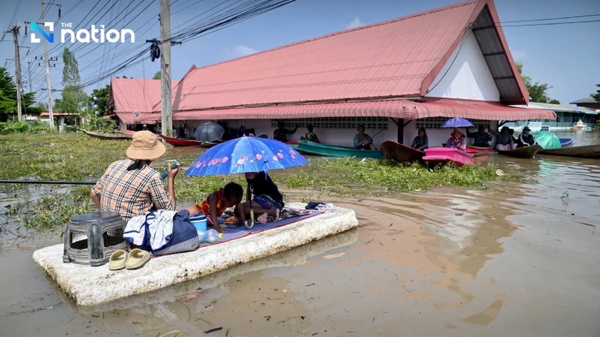 Tha Din Daeng flooded like ‘a community at sea’ as toll rises to 20