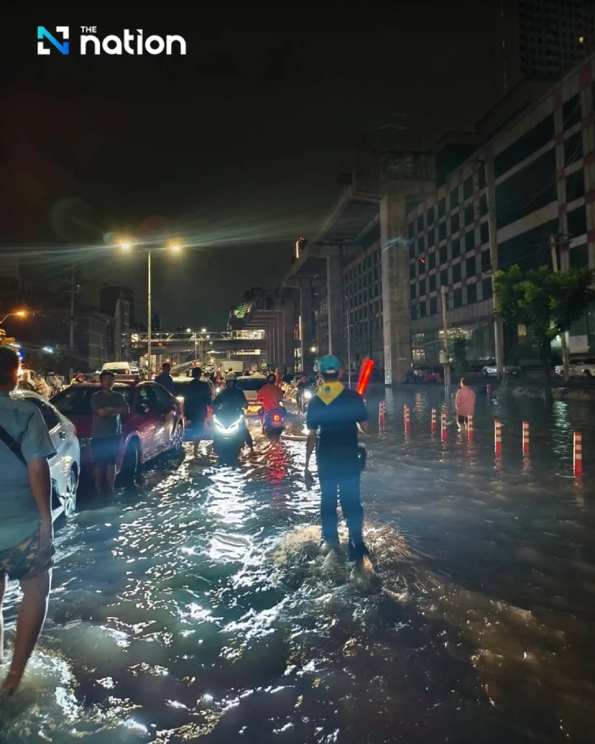 Heavy rain floods 57 areas in Bangkok, but no link to upstream water