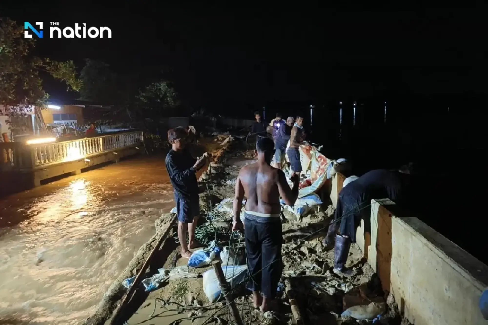 Sing Buri declares crisis as water bursts under embankment, three communities evacuated