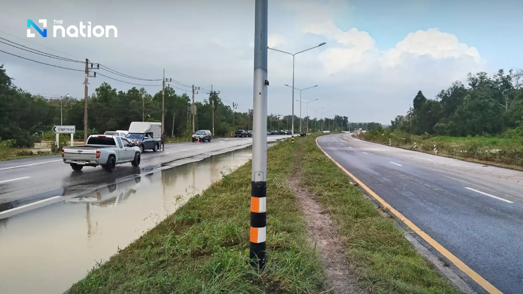 Songkhla sees floodwater recede, but road hazards persist in some areas