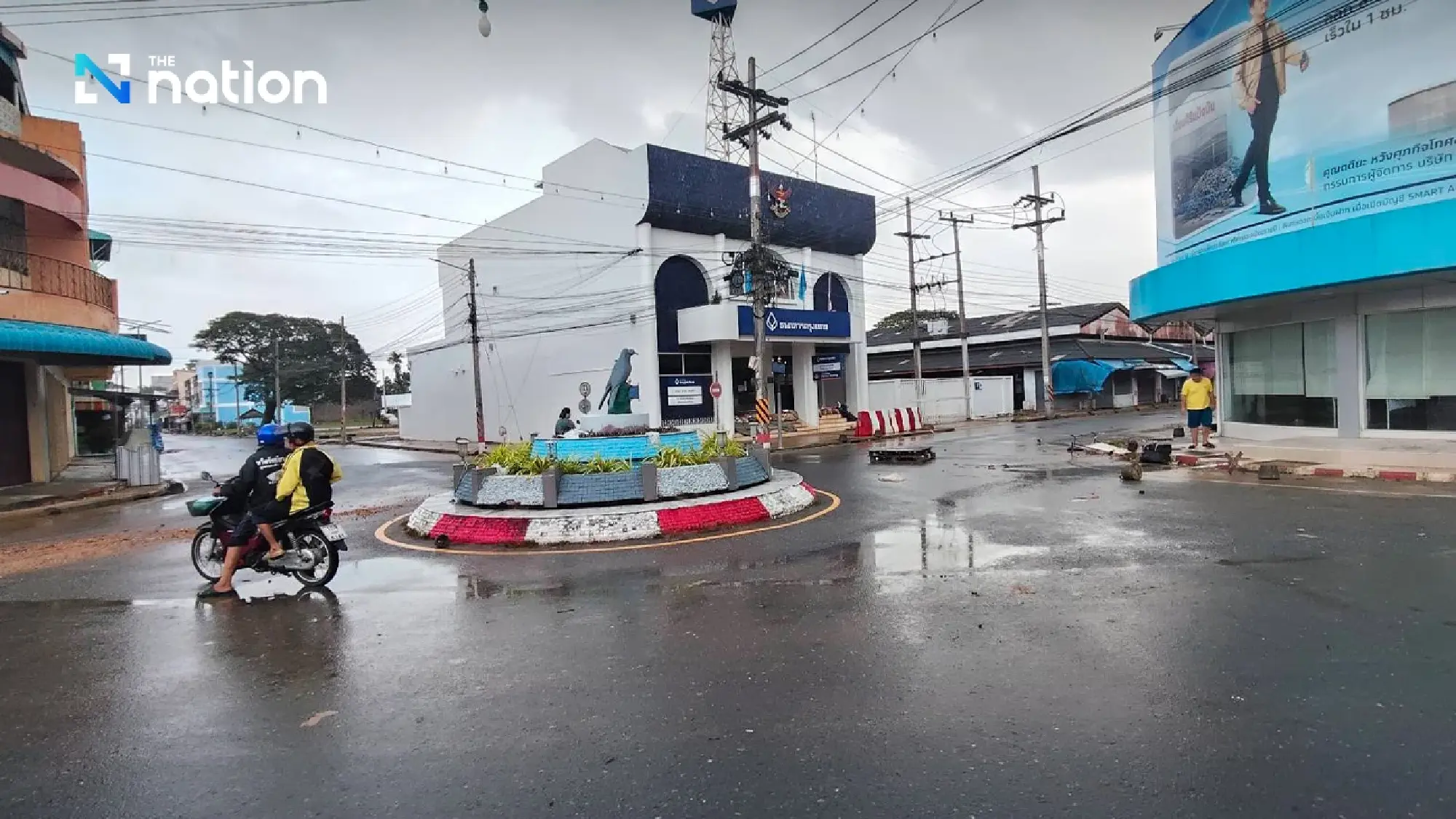Songkhla sees floodwater recede, but road hazards persist in some areas