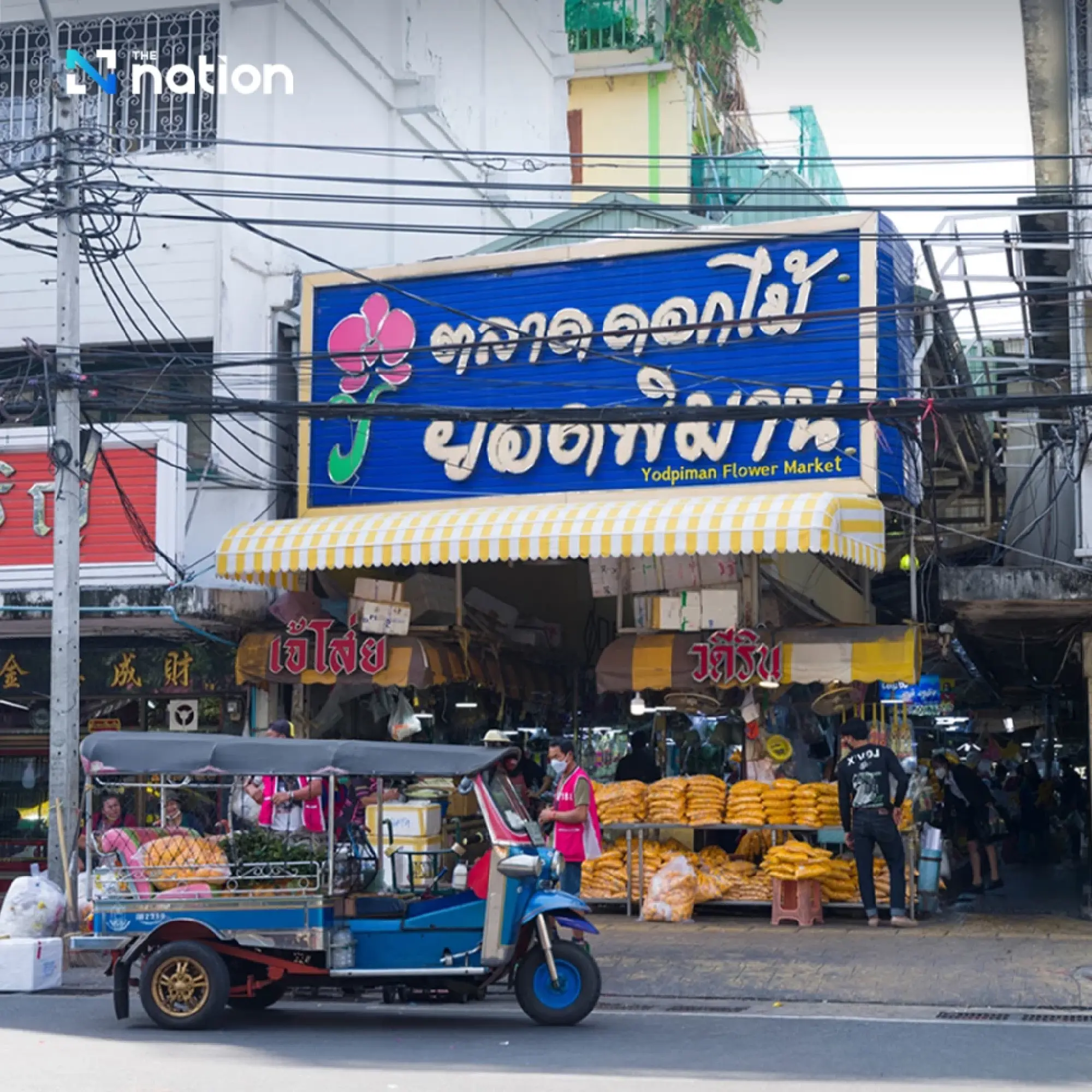 Explore Pak Khlong Talad: Bangkok’s Vibrant Flower Market