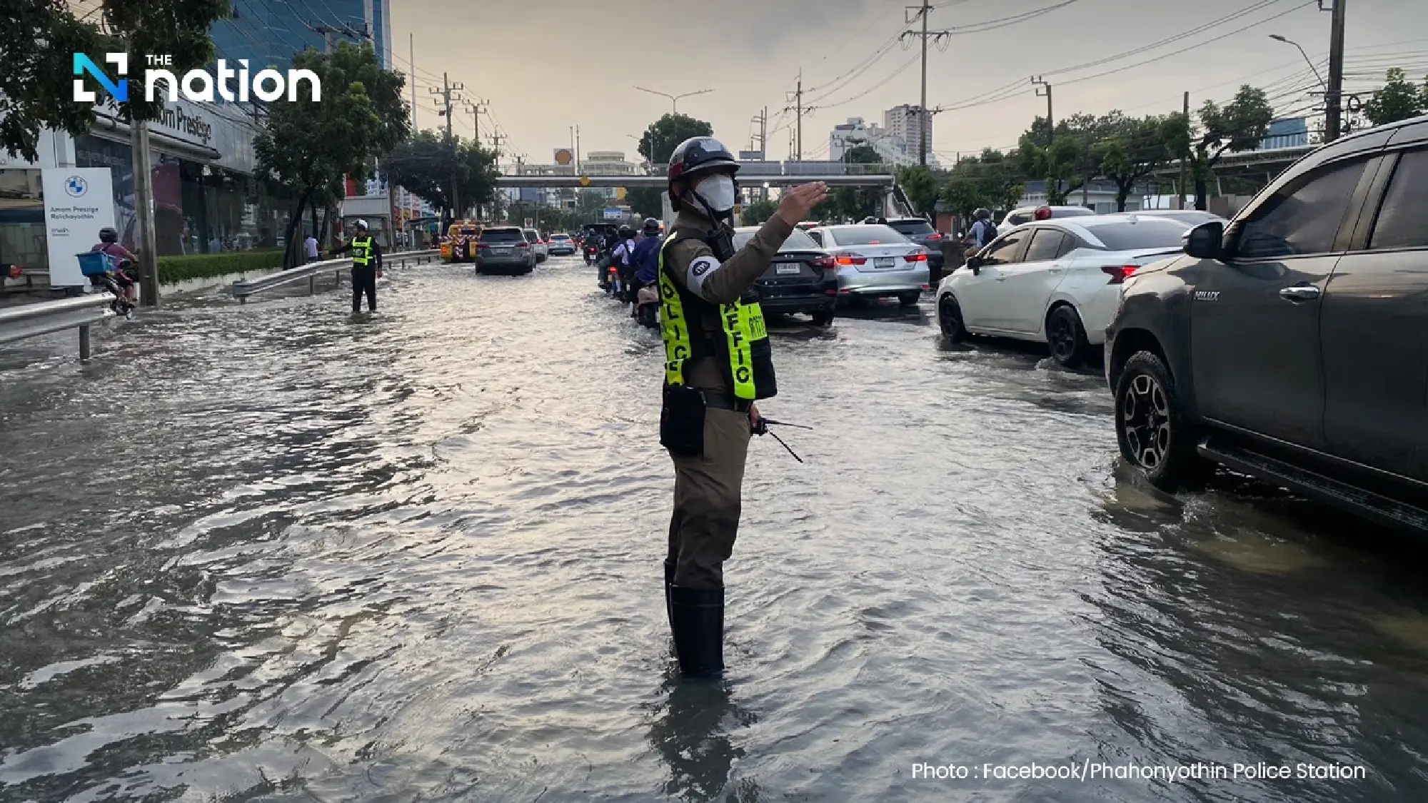 Ratchadaphisek Road closed from Ratchayothin to Ratchada-Ladprao due to severe flooding