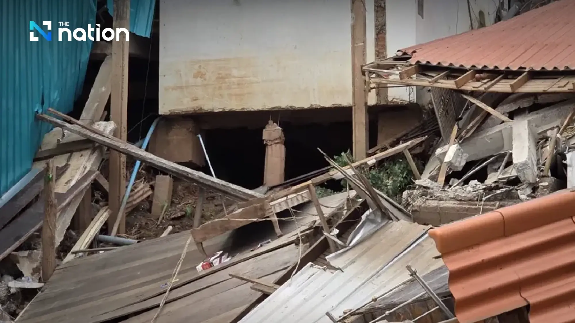Homes damaged as Nan riverbank collapses in Uttaradit, emergency declared