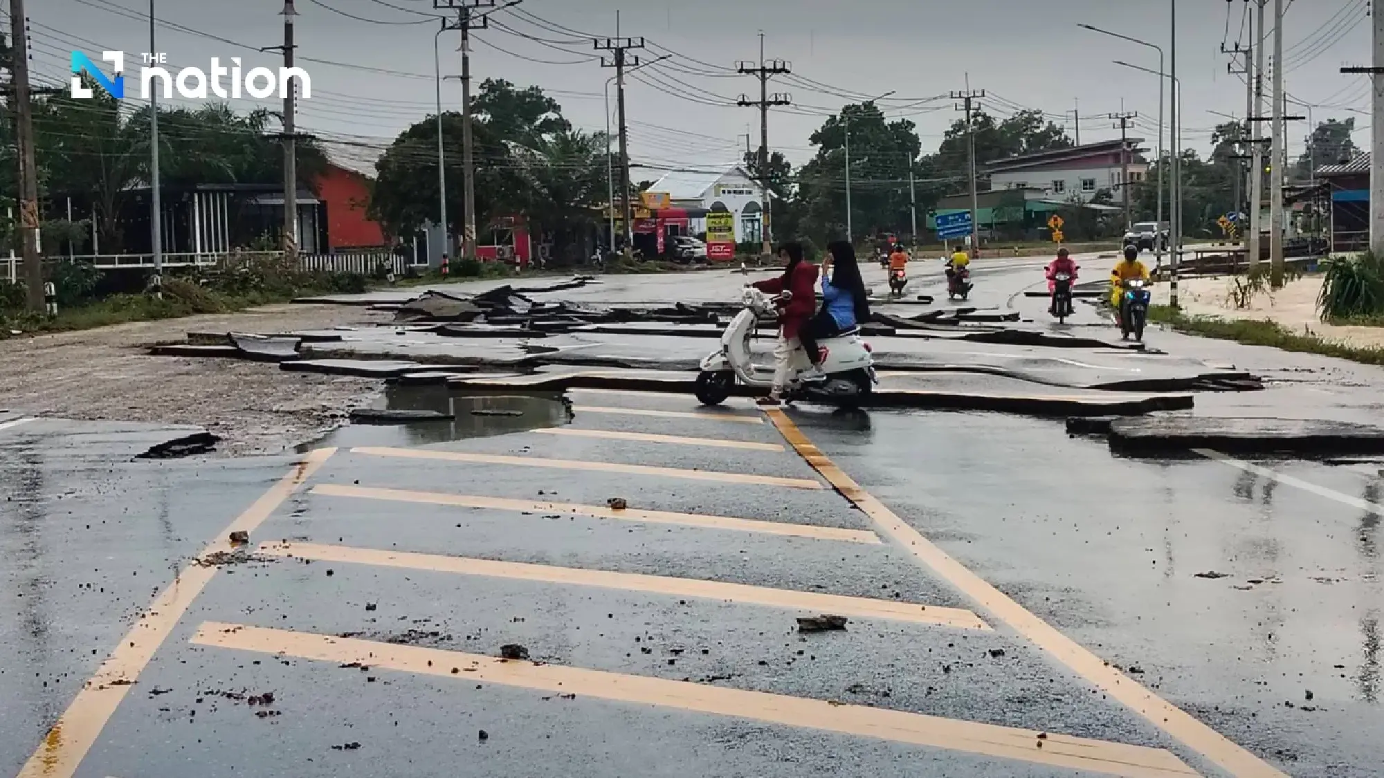 Songkhla sees floodwater recede, but road hazards persist in some areas
