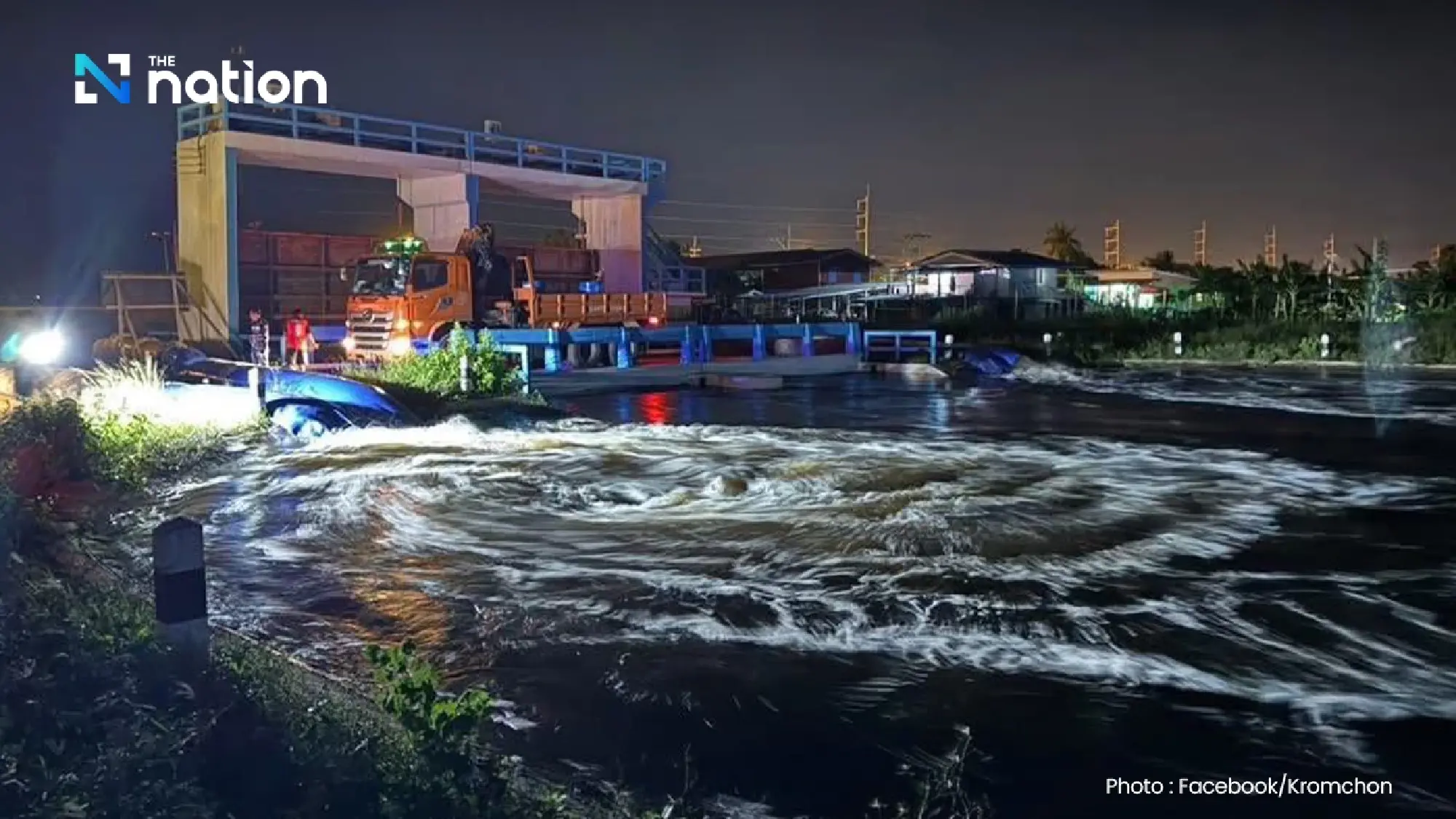 Water-Pushing Boats Deployed to Clear Songkhla Floodwaters