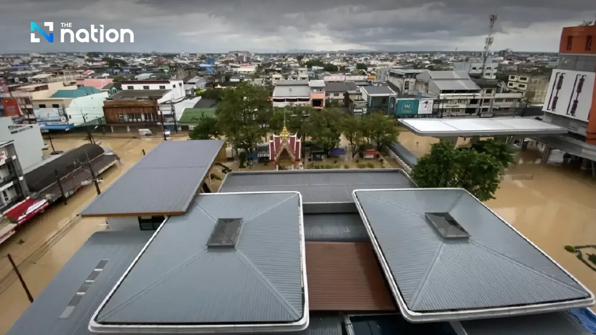 Hat Yai Hospital flooded as medical staff vow to care for patients