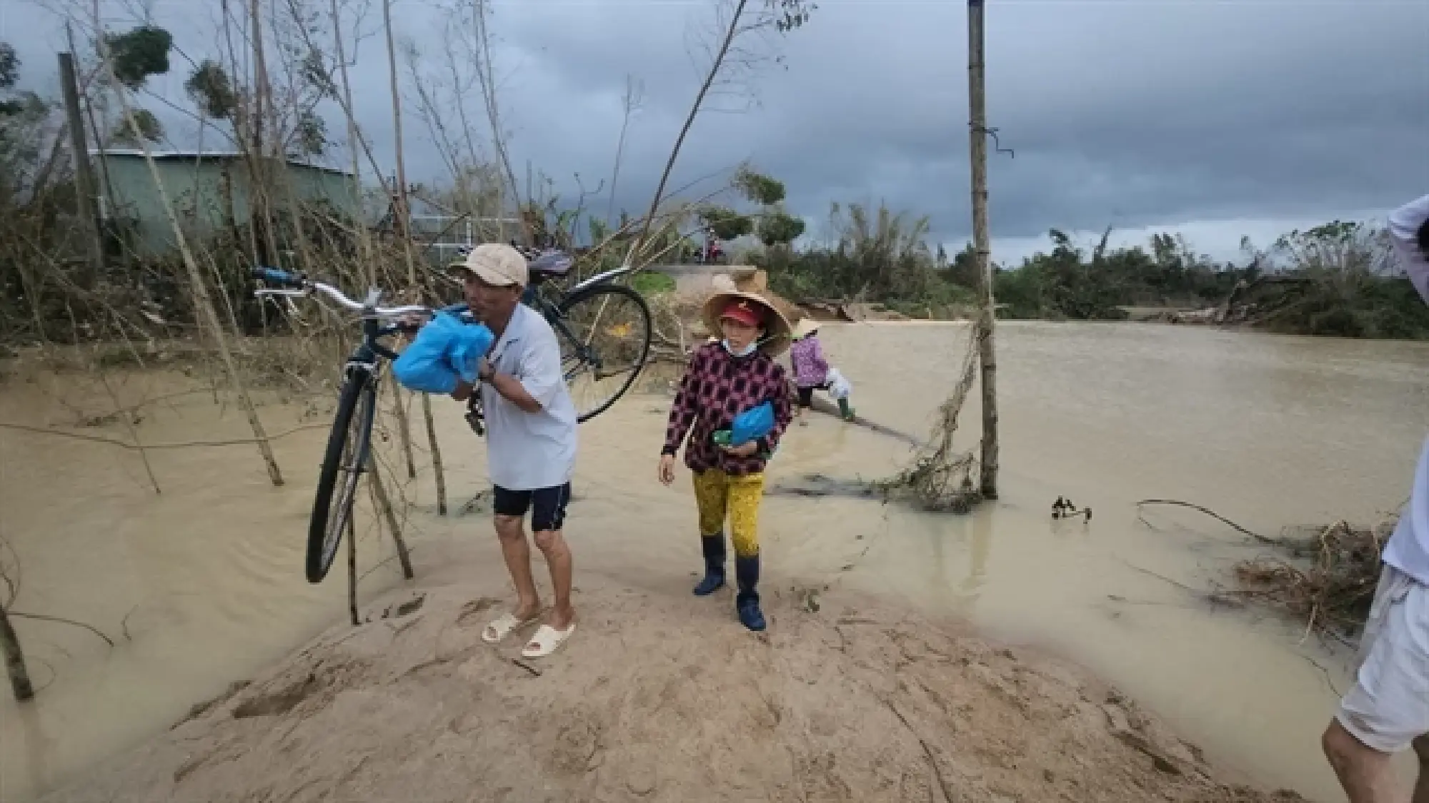 Floods in central Vietnam leave 68 dead and missing, economic losses tops $340 million