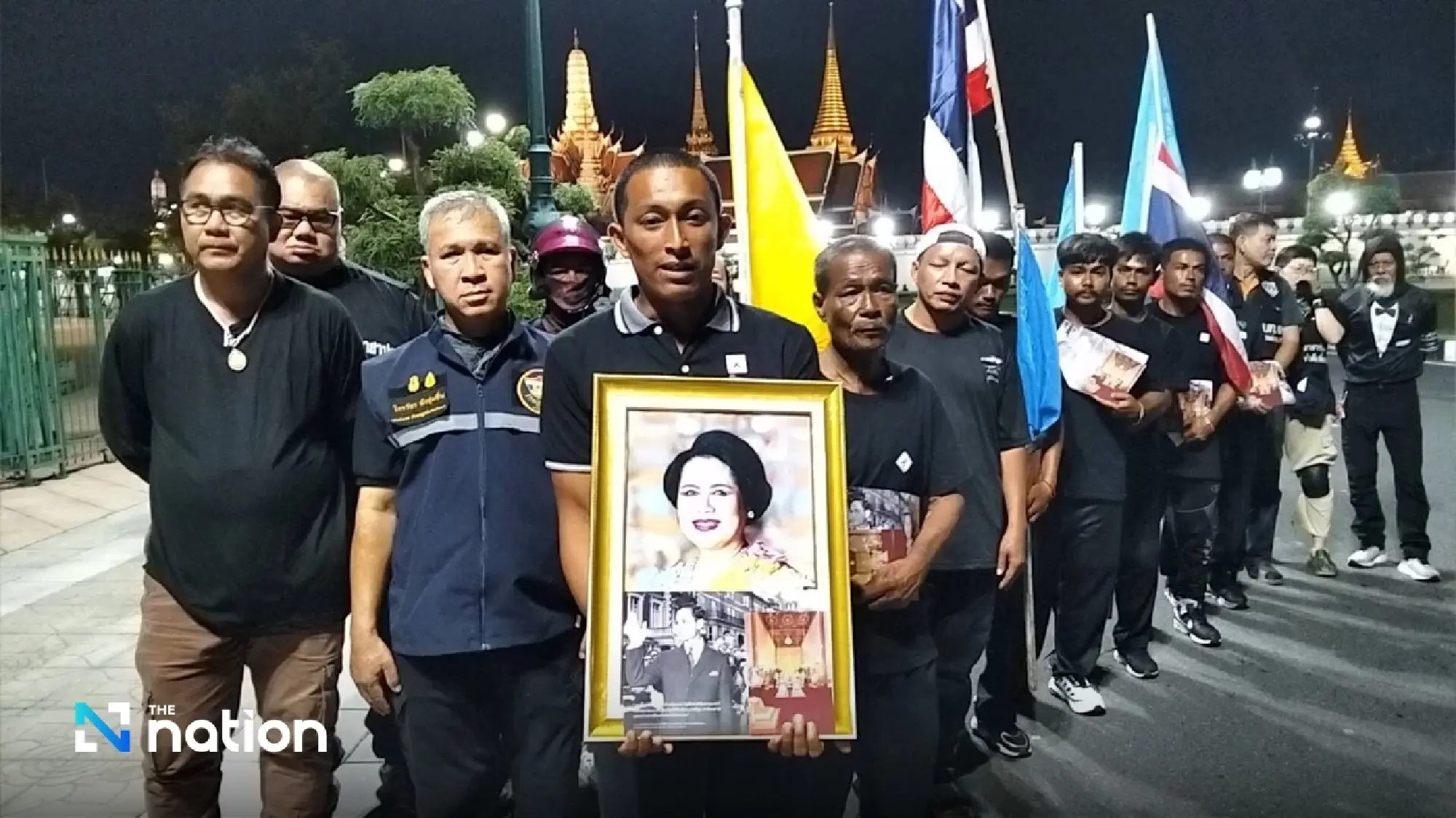 Chaiya family completes 600km trek to pay final respects to Queen Sirikit