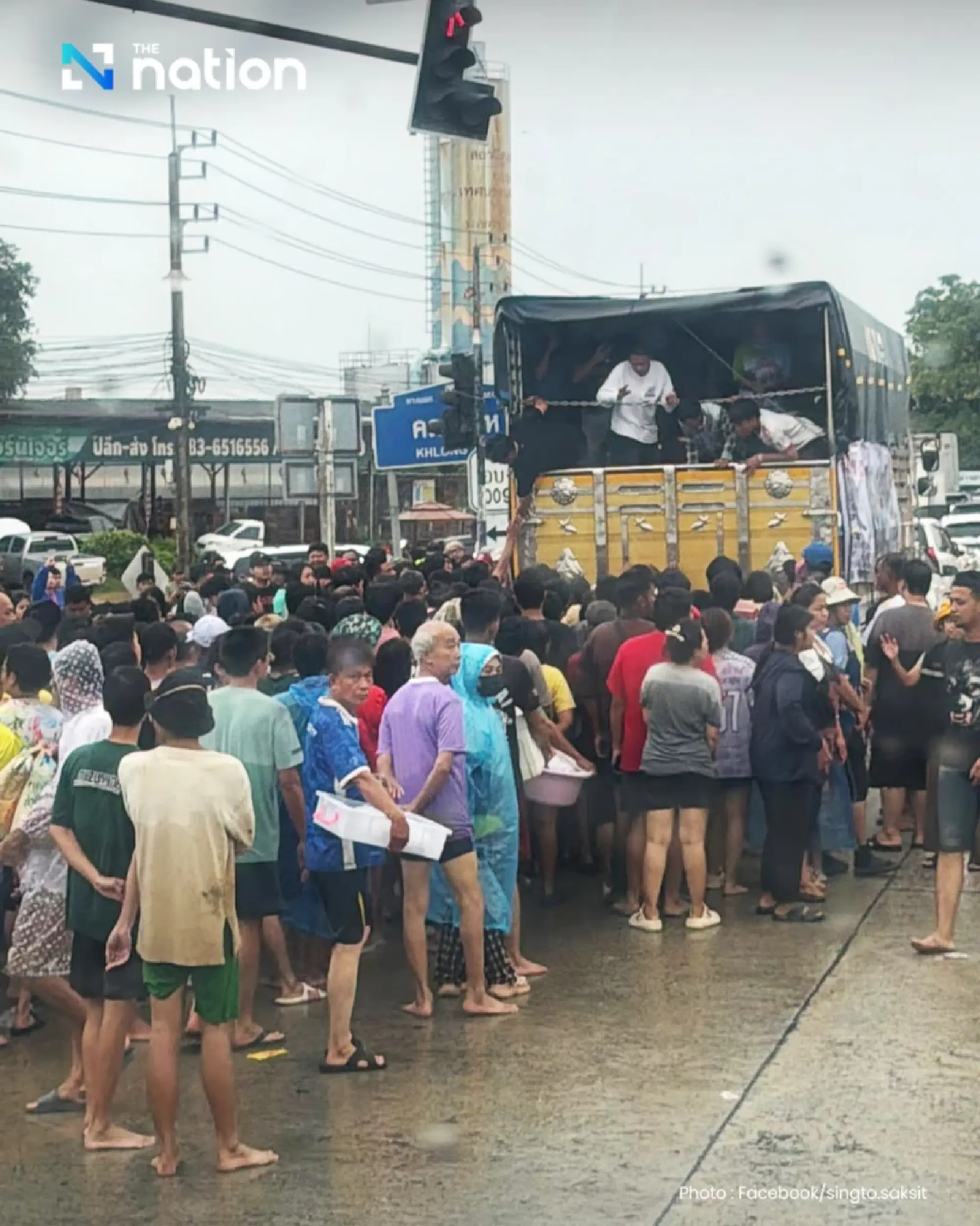Hat Yai flood crisis described as "end of the world", with scenes of chaos and despair