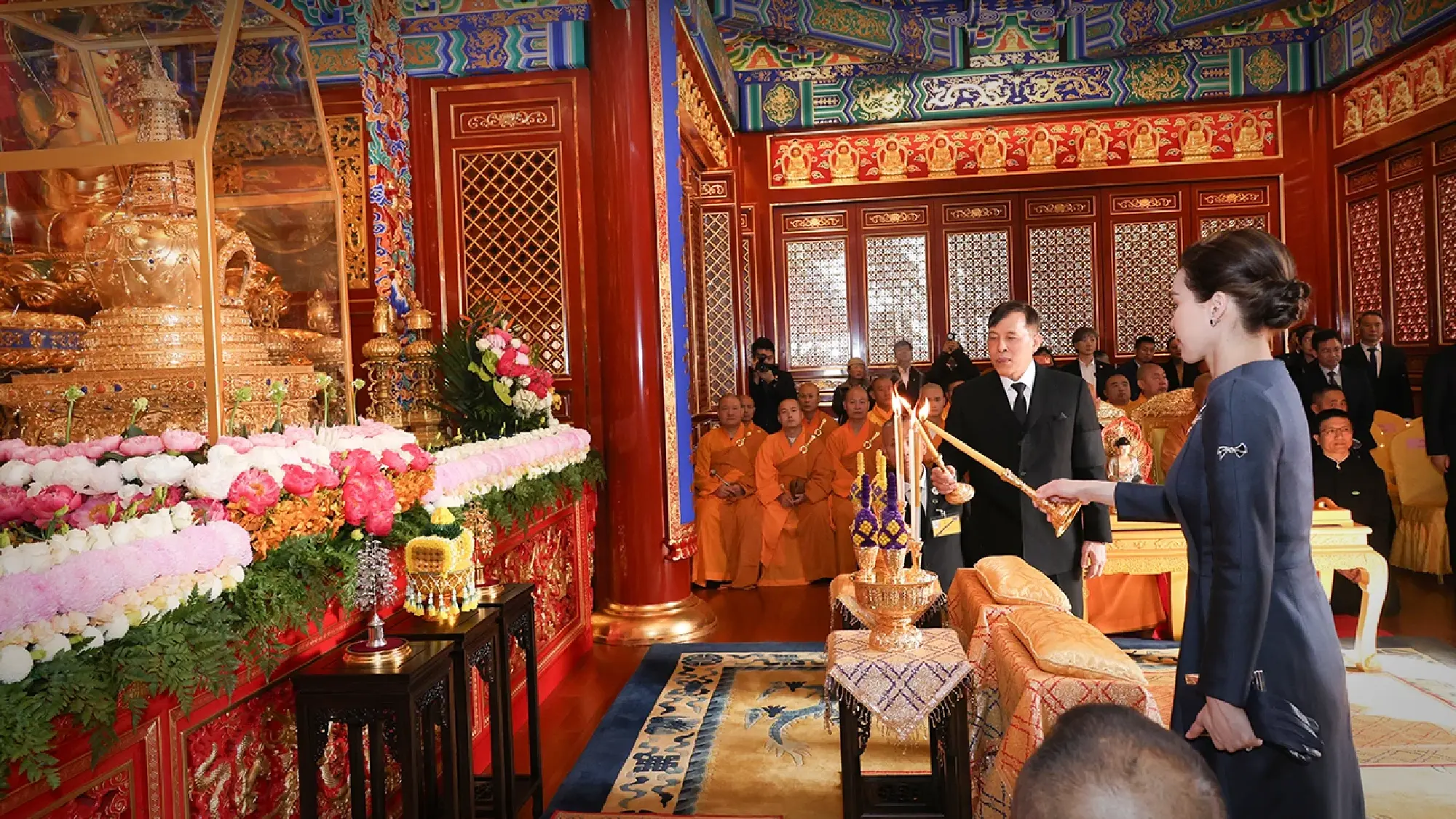 His Majesty the King and Her Majesty the Queen's Visit to Tiananmen Square and Lingguang Temple