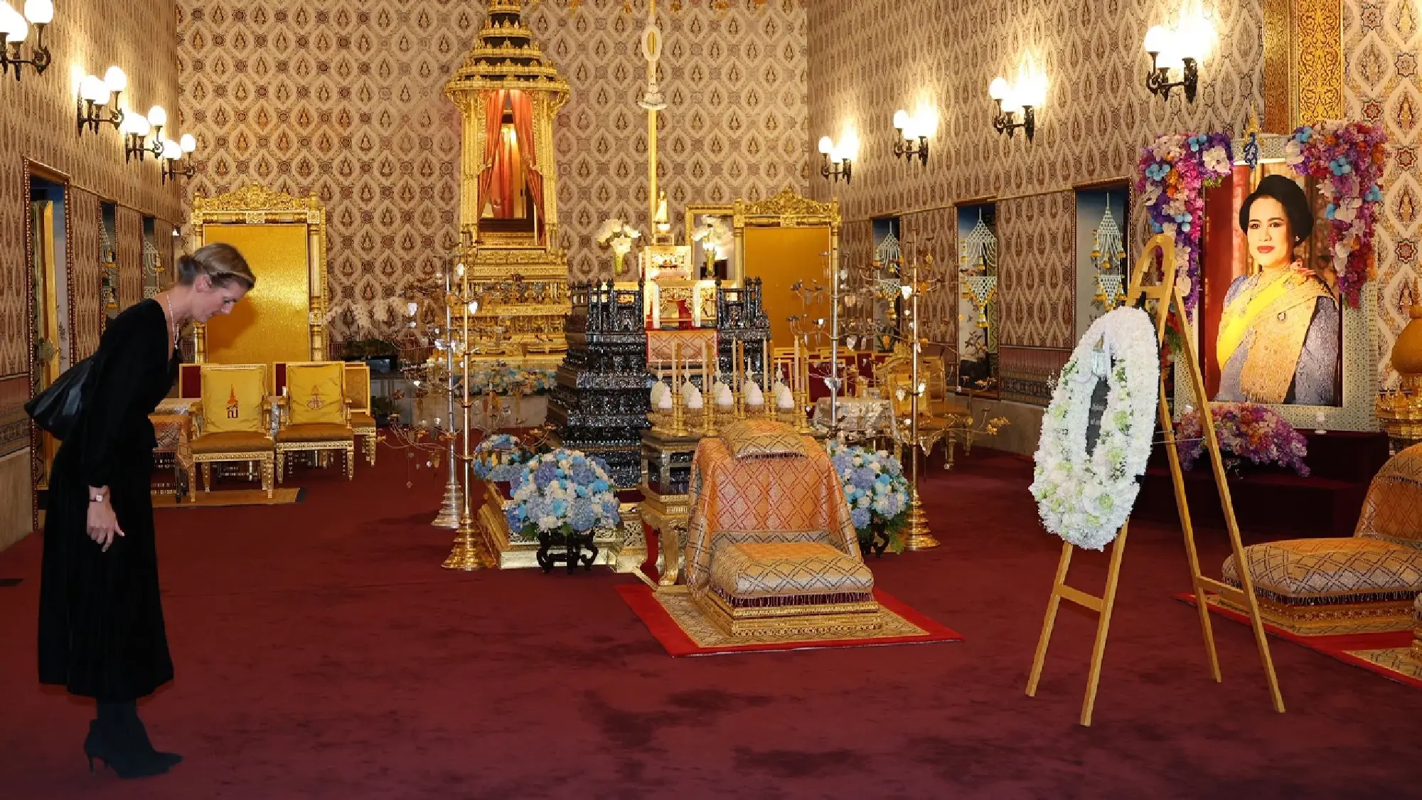 Diplomats pay tribute to Her Majesty Queen Sirikit The Queen Mother at Dusit Maha Prasat
