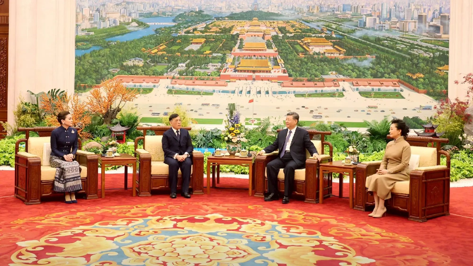King and Queen welcomed by Xi Jinping at the great hall of the people