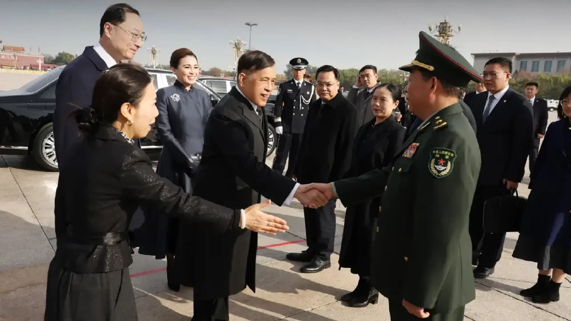 His Majesty the King and Her Majesty the Queen's Visit to Tiananmen Square and Lingguang Temple