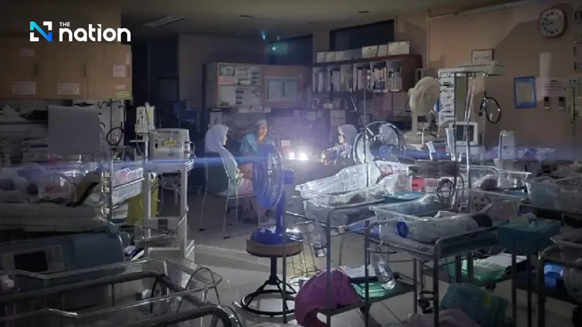 Hat Yai Hospital flooded as medical staff vow to care for patients