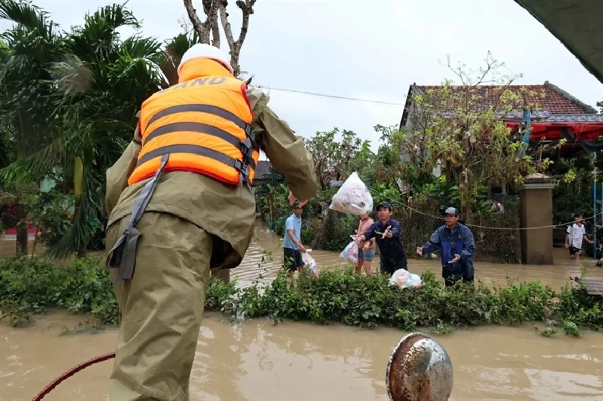 Vietnam floods leave 102 dead or missing, hundreds of thousands of homes inundated