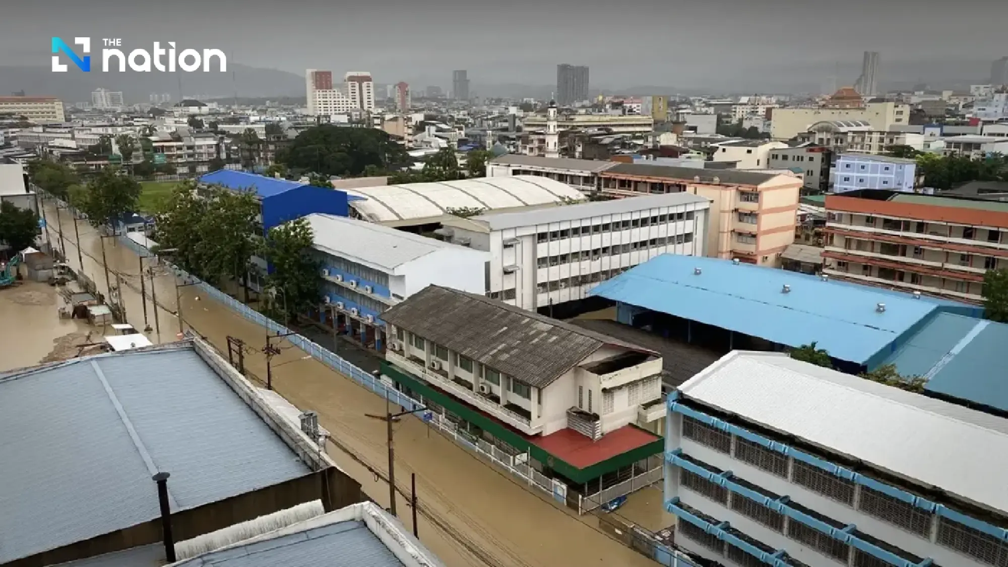 Hat Yai Hospital flooded as medical staff vow to care for patients