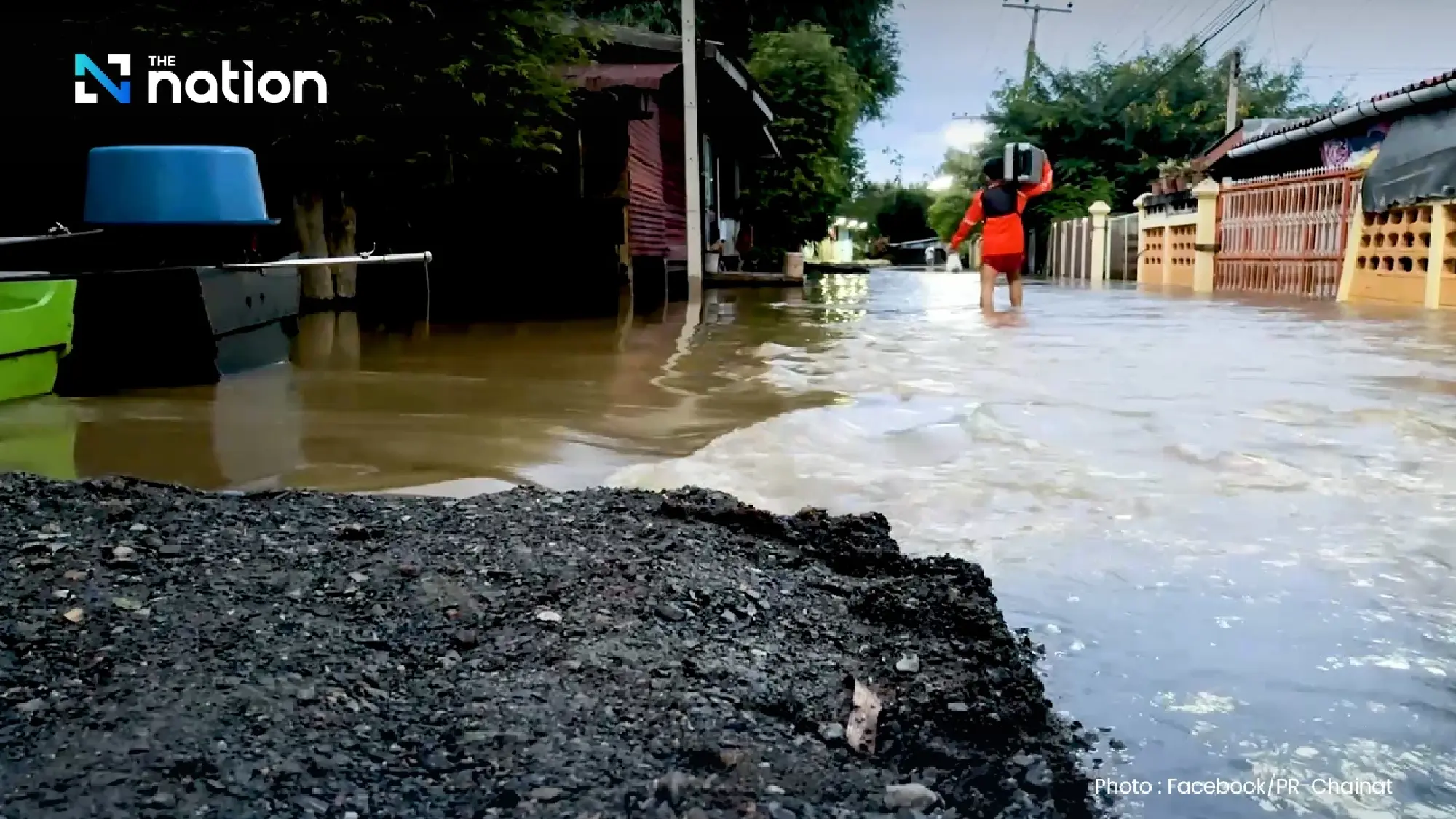 Chai Nat battered as Chao Phraya embankment collapses; over 400 homes flooded