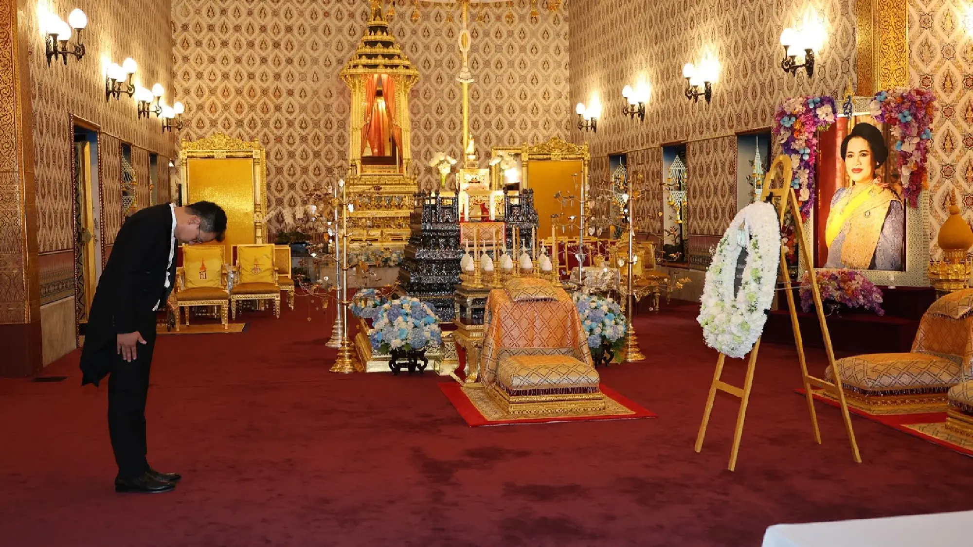 Diplomats pay tribute to Her Majesty Queen Sirikit The Queen Mother at Dusit Maha Prasat