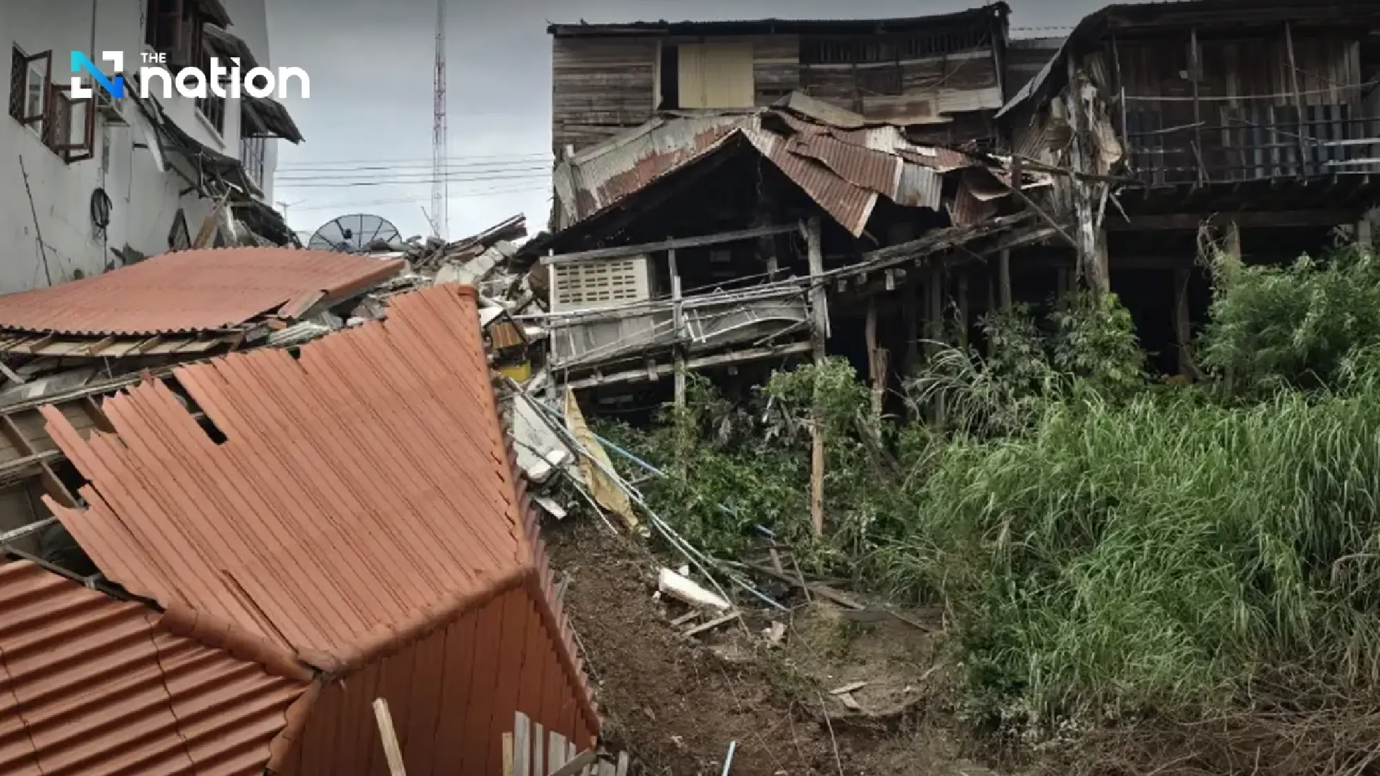 Homes damaged as Nan riverbank collapses in Uttaradit, emergency declared
