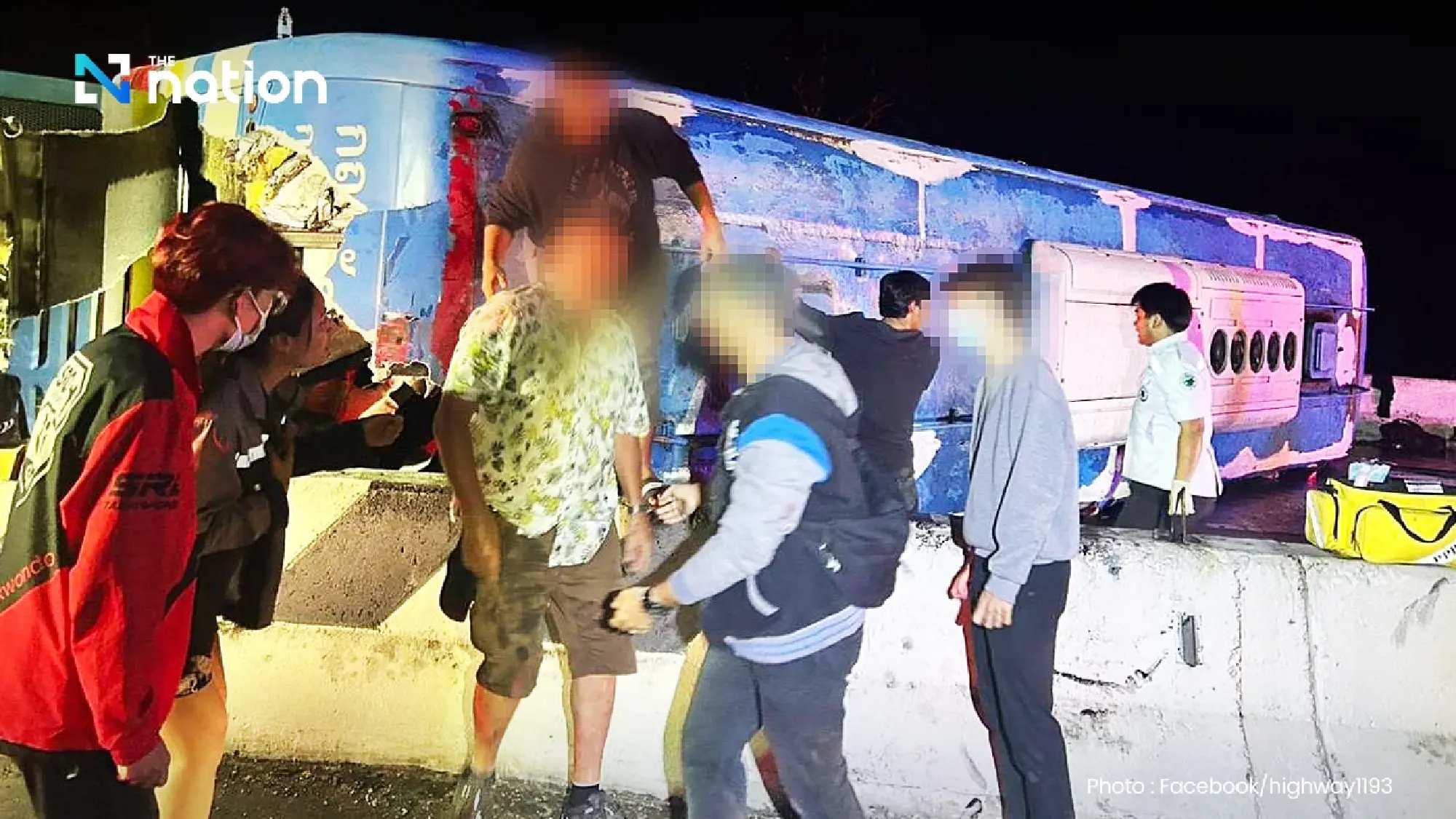 Tour bus overturns on Lampang–Chiang Mai highway, 12 foreign tourists injured