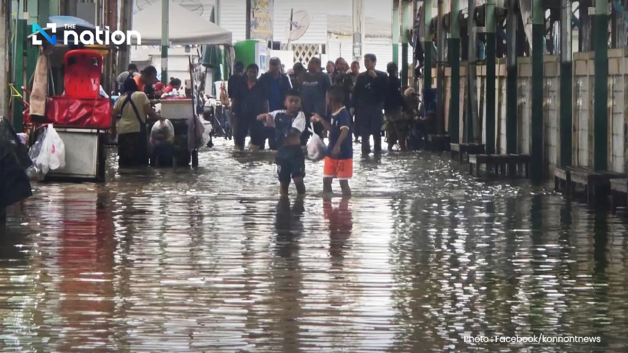 Water level at Pak Kret marking a red alert status