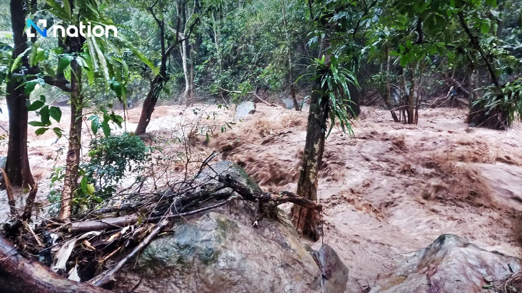 Heavy flooding affects 15 provinces; 13 dead in Central and Northern Regions