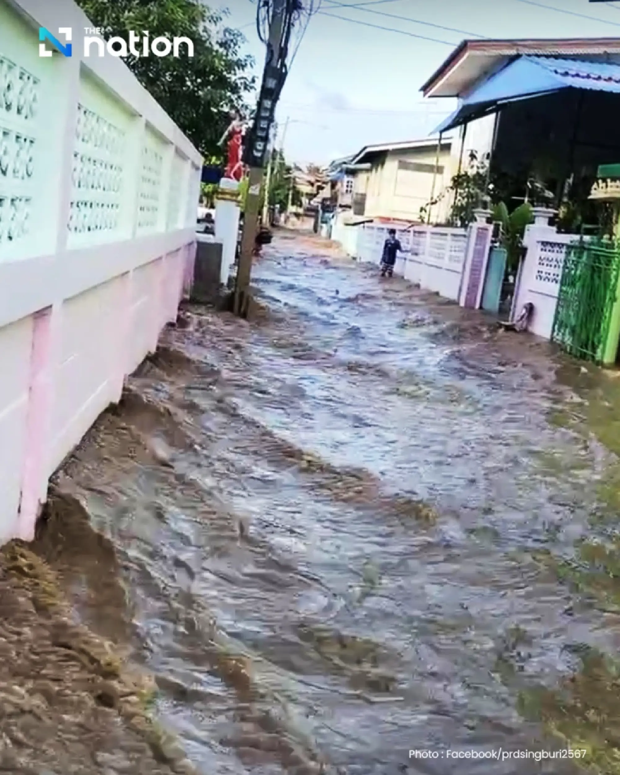 Flood barrier collapses in In Buri, Sing Buri — three villages submerged, water surges toward key areas