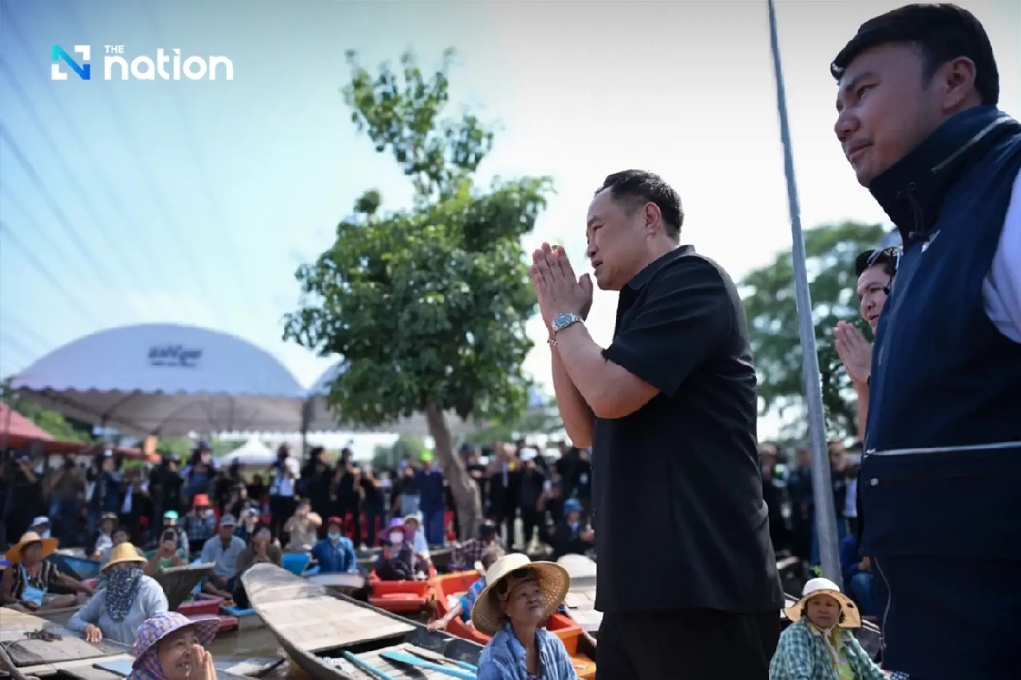 Anutin visits Ang Thong, Ayutthaya pledges monthly compensation for flood victims