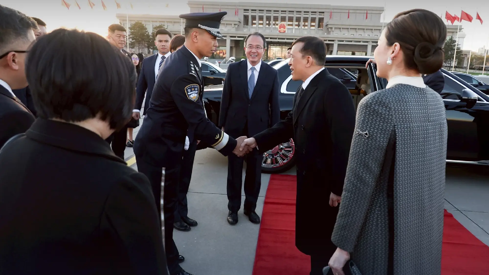 His Majesty the King and Her Majesty the Queen pay an official visit to the People’s Republic of China