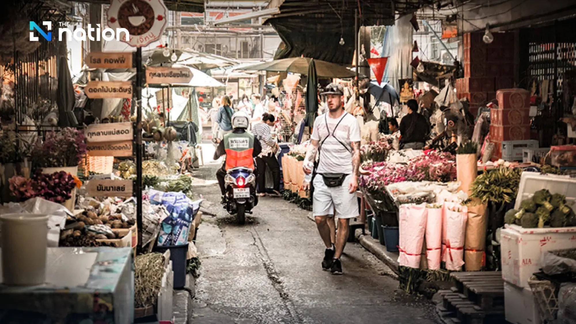 Explore Pak Khlong Talad: Bangkok’s Vibrant Flower Market