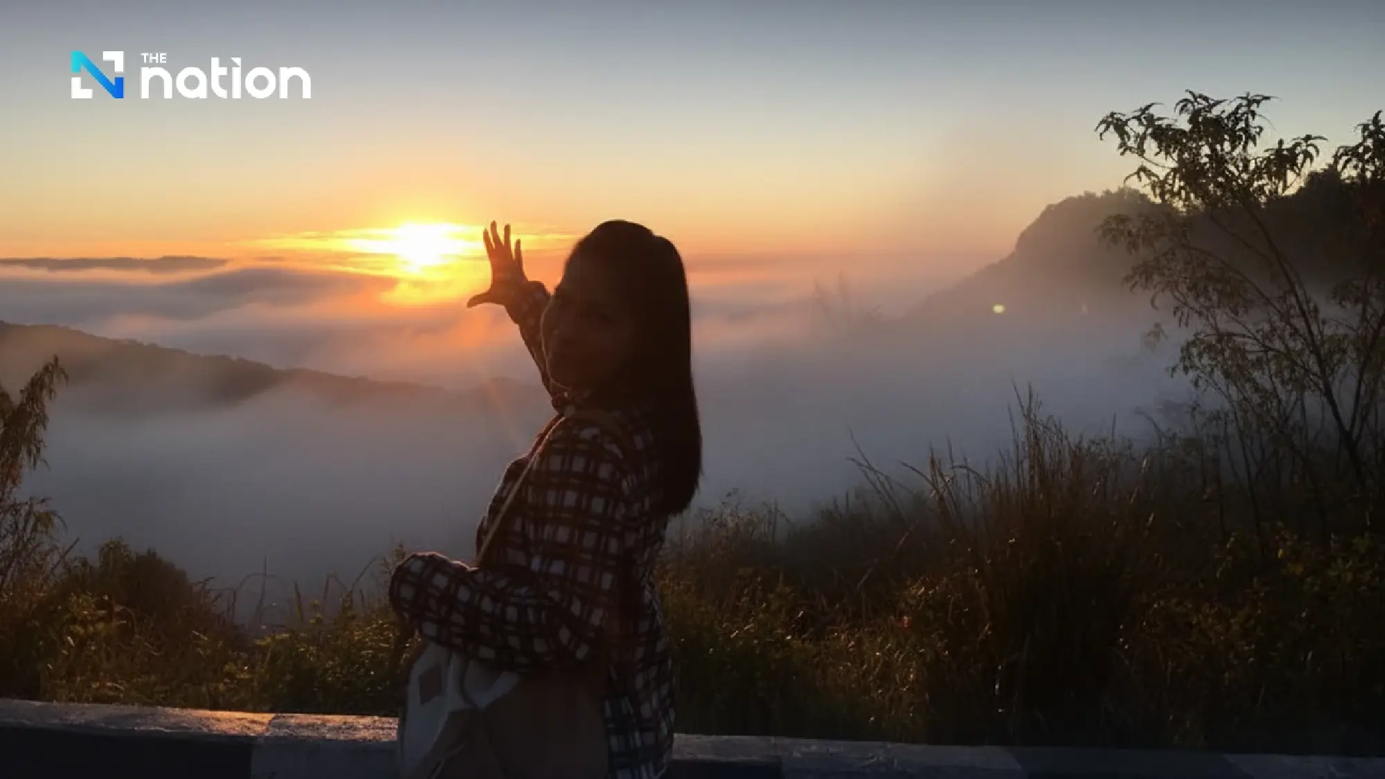 Tourists treated to hoar frost on Doi Inthanon as mercury plunges to 2°C
