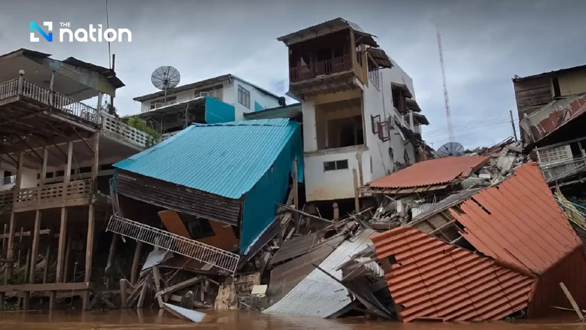 Homes damaged as Nan riverbank collapses in Uttaradit, emergency declared