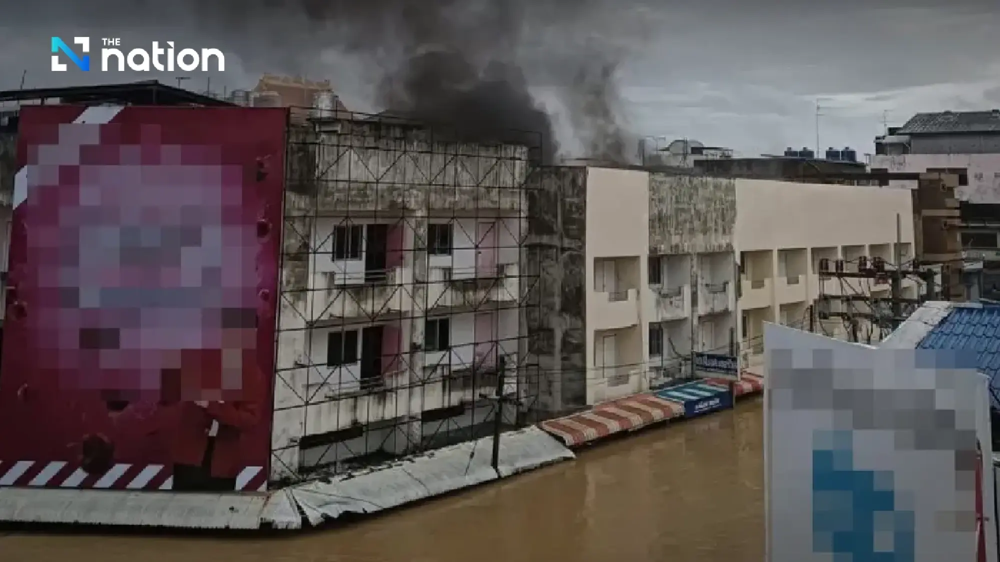 Fire breaks out at flooded shophouses in Hat Yai