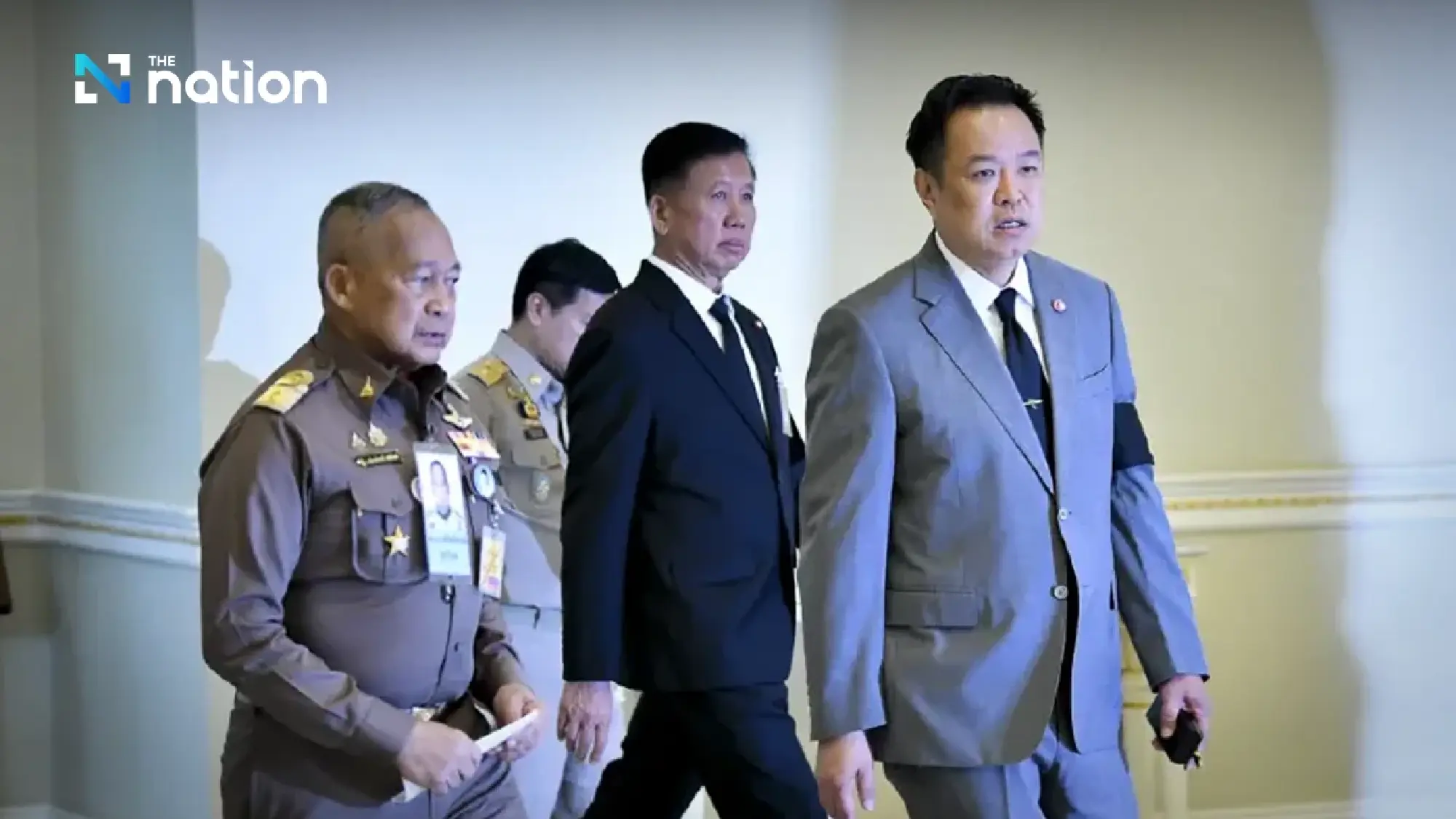 King’s private secretary conveys His Majesty’s concern as PM leads southern flood-response meeting