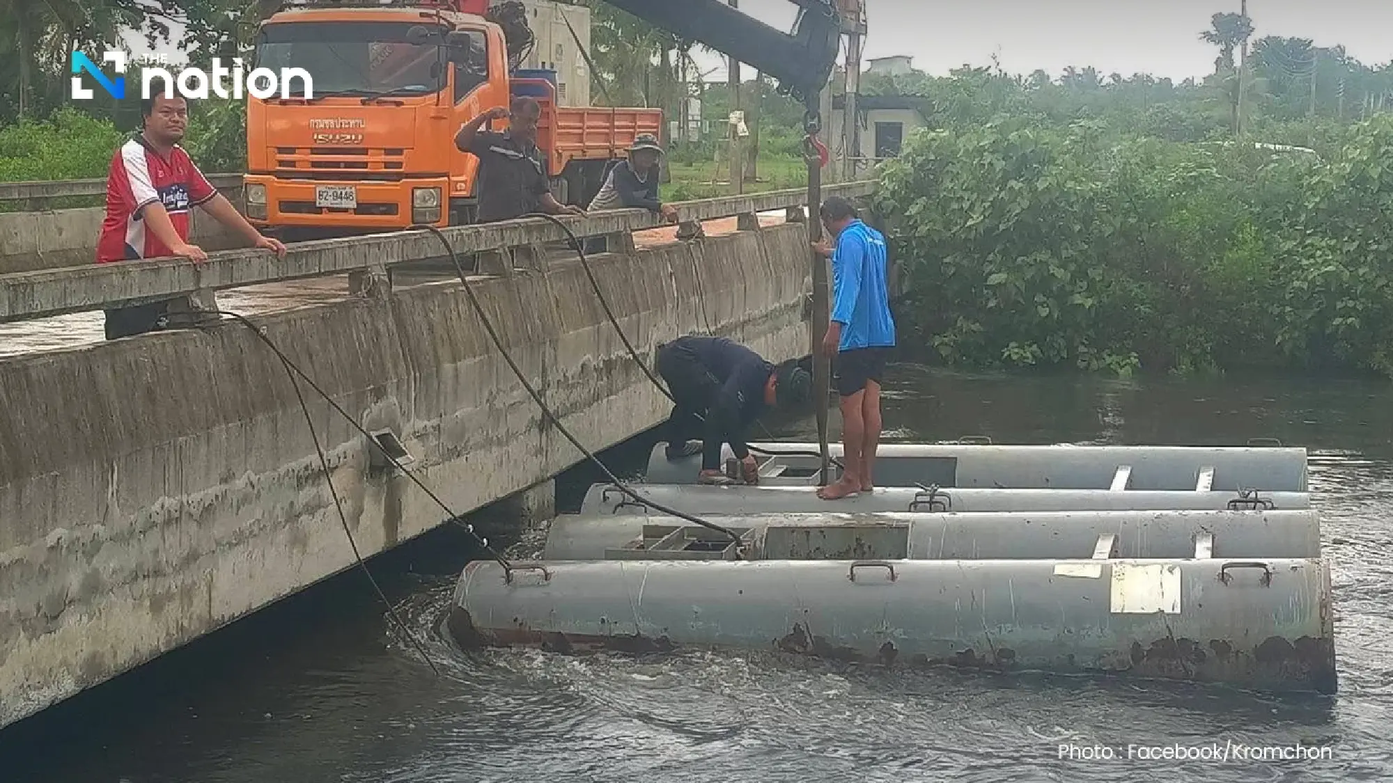 Water-Pushing Boats Deployed to Clear Songkhla Floodwaters